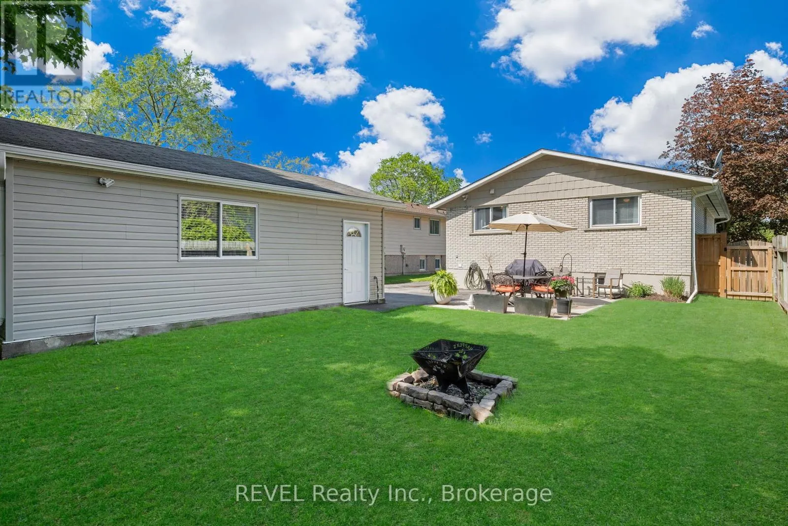 120 ROYAL OAK DRIVE