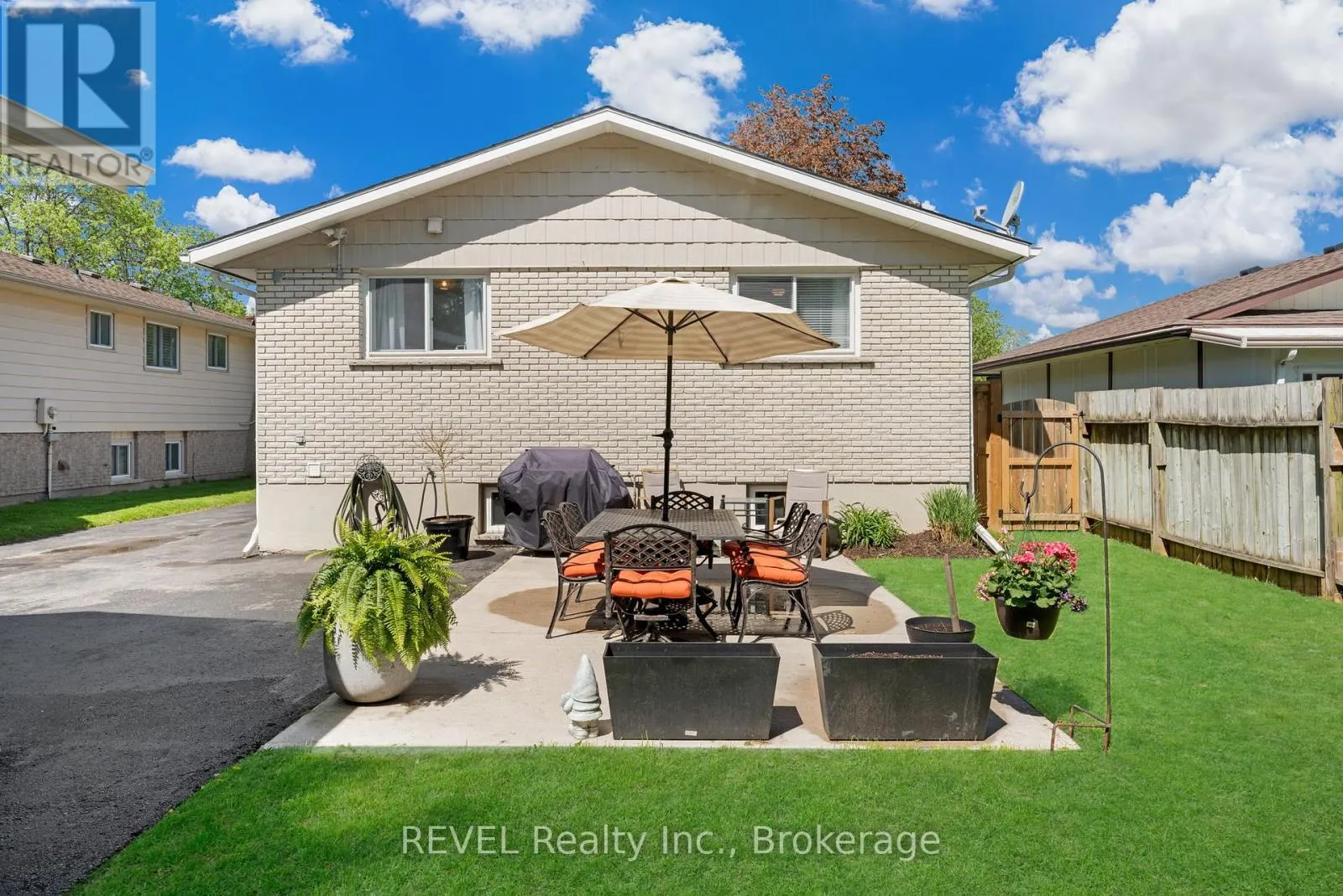120 ROYAL OAK DRIVE