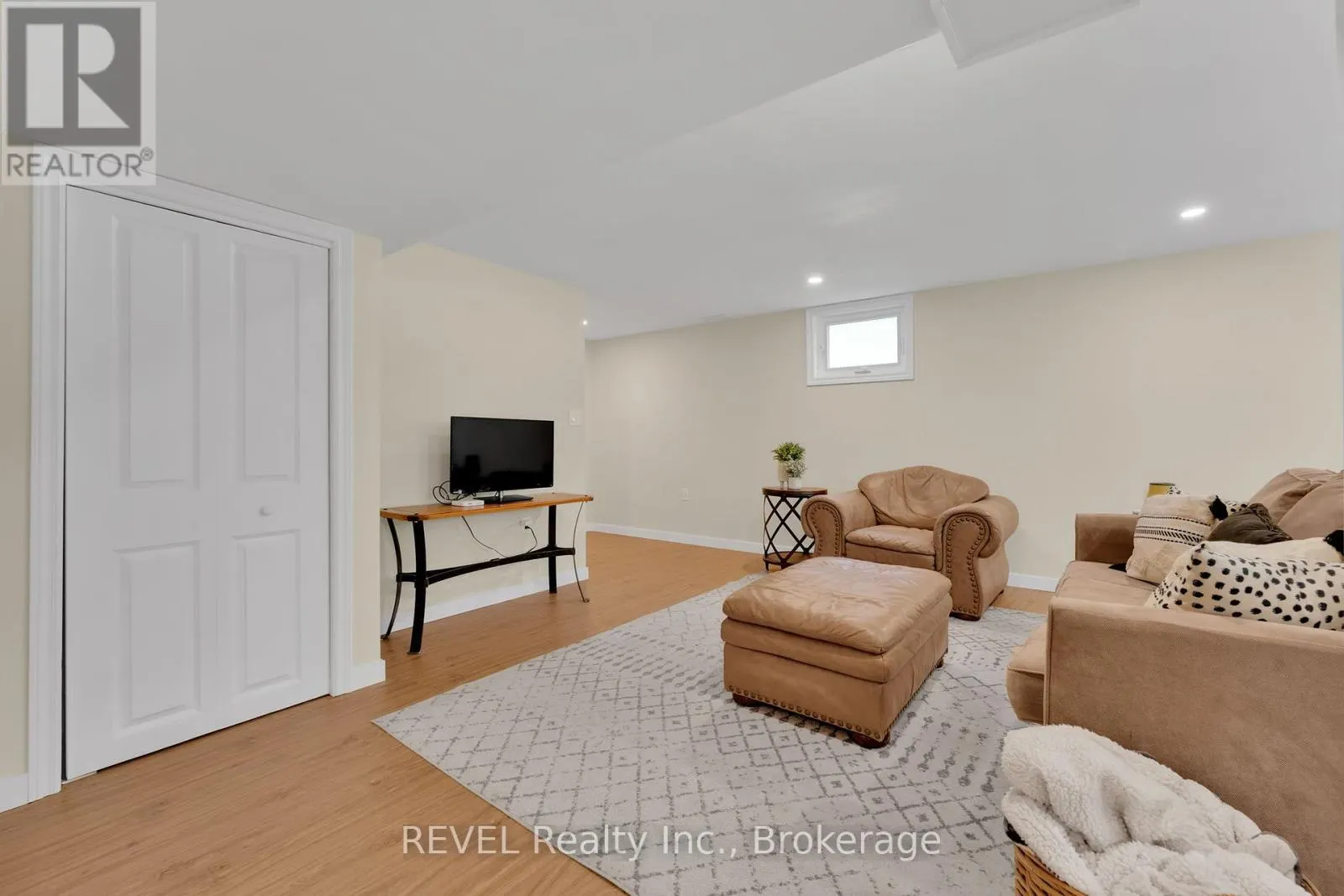 120 ROYAL OAK DRIVE