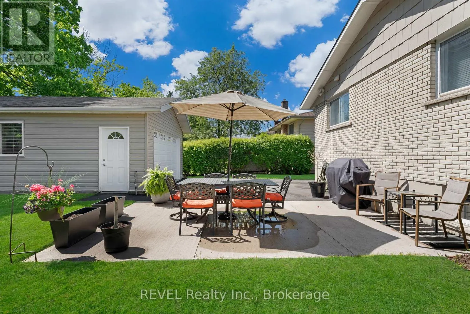 120 ROYAL OAK DRIVE