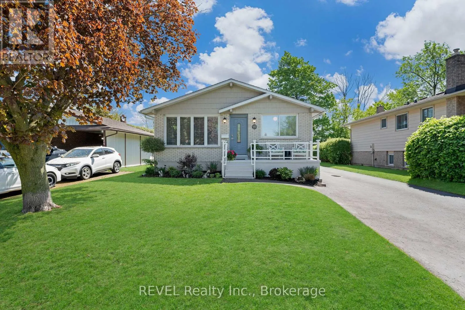 120 ROYAL OAK DRIVE