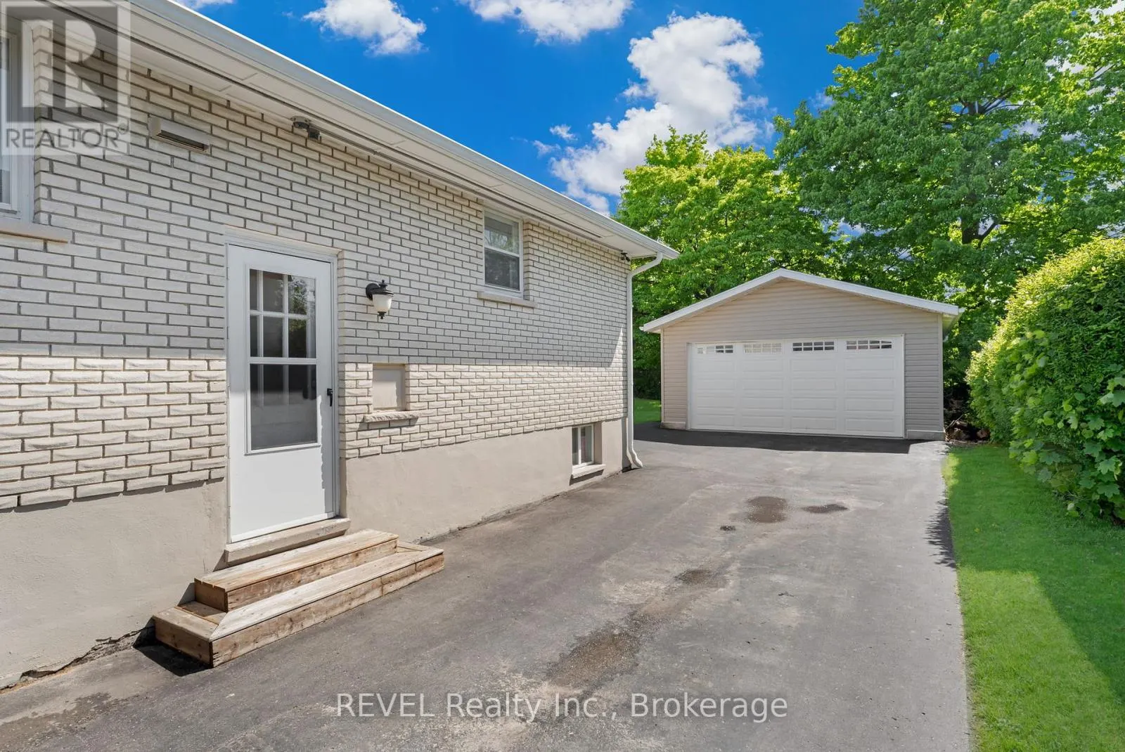 120 ROYAL OAK DRIVE