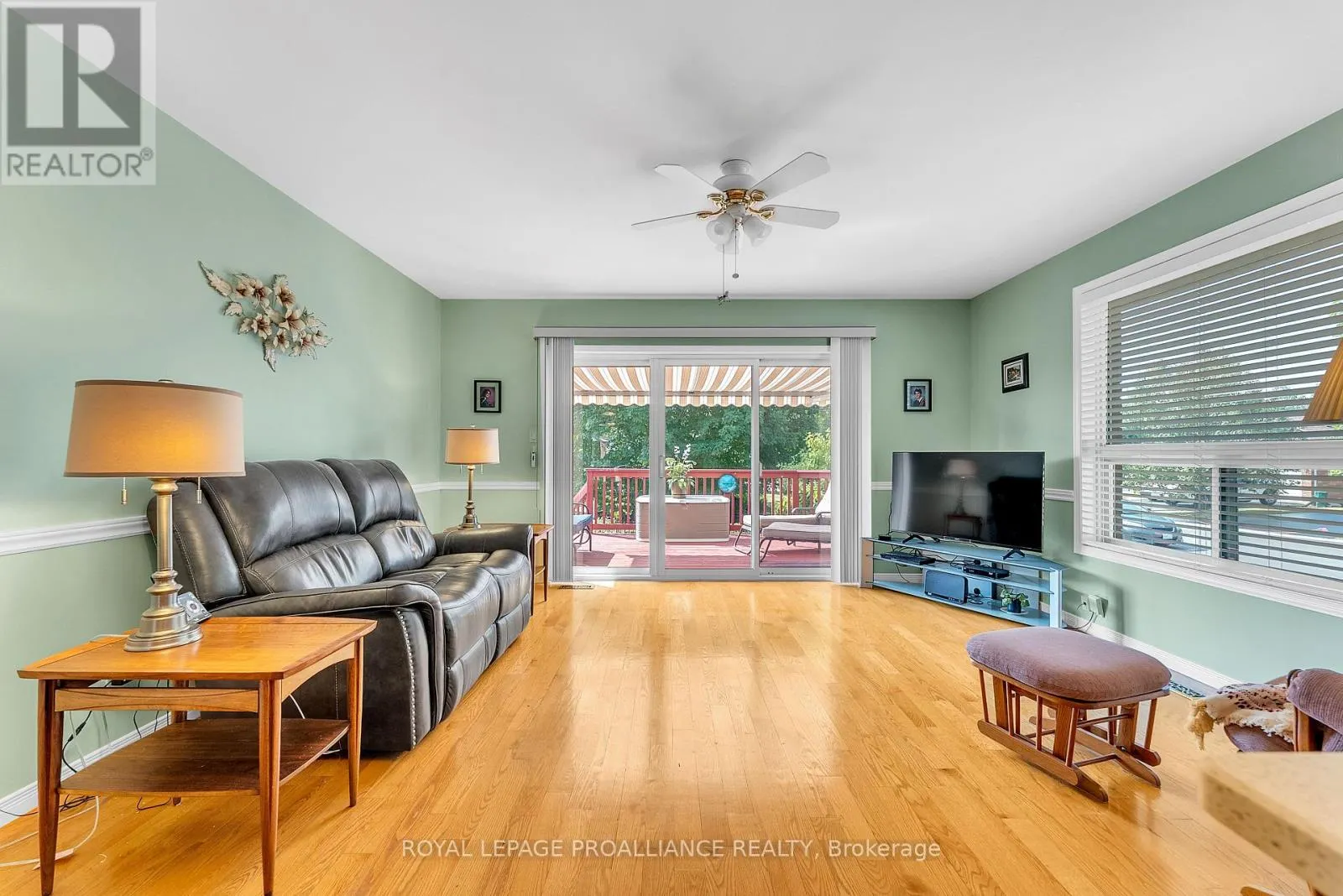 17 HEMLOCK CRESCENT