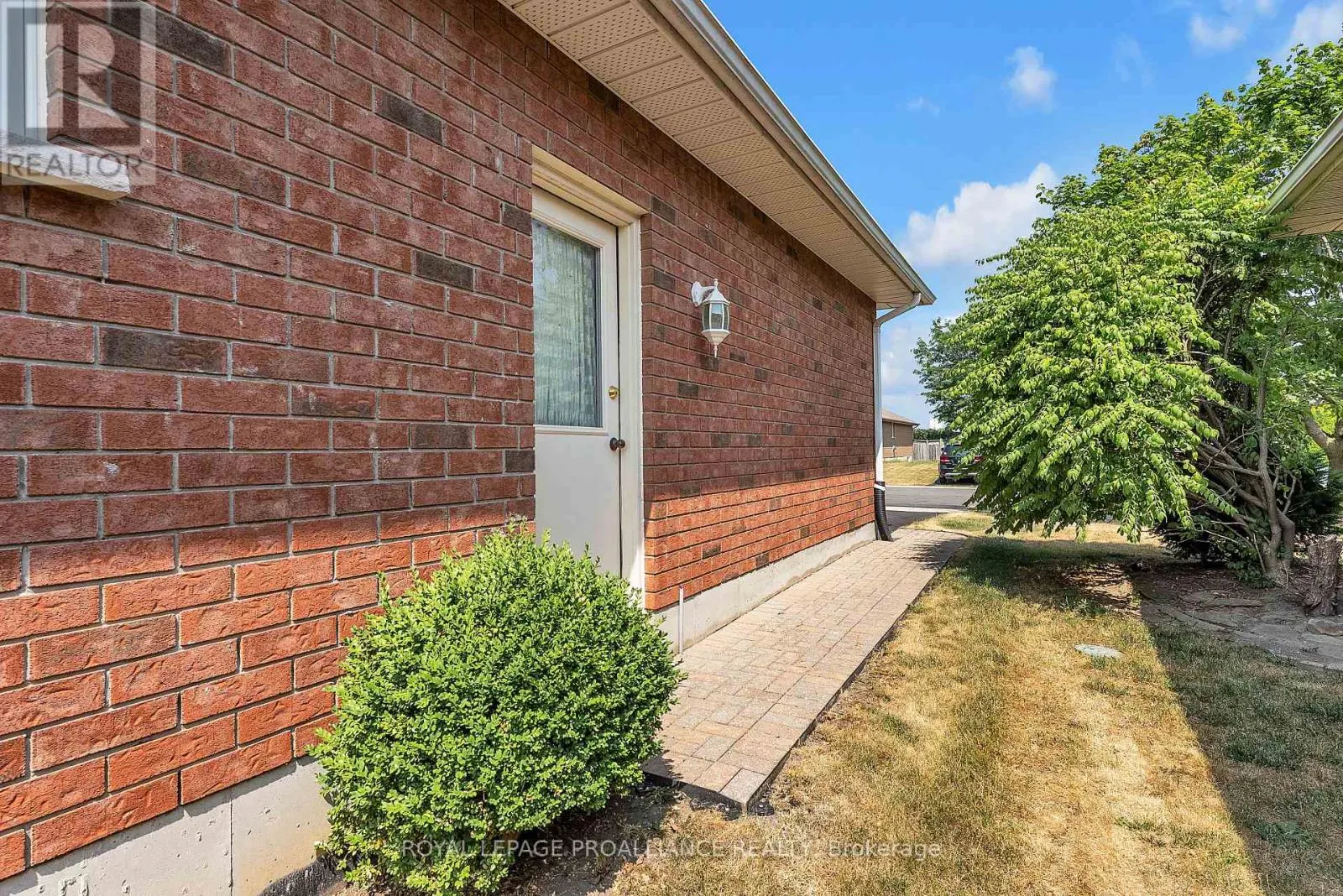 17 HEMLOCK CRESCENT