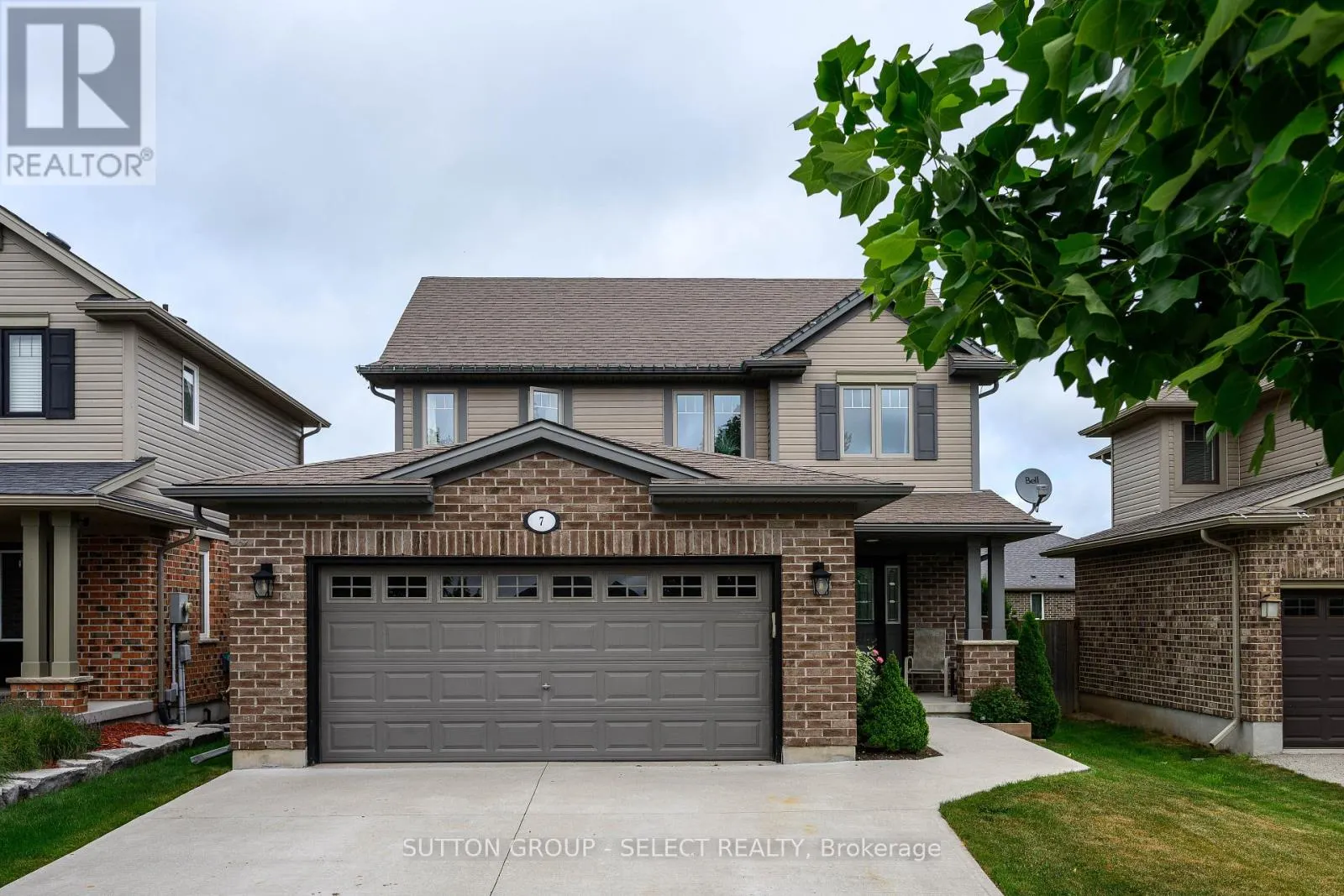 7 AMBLESIDE DRIVE