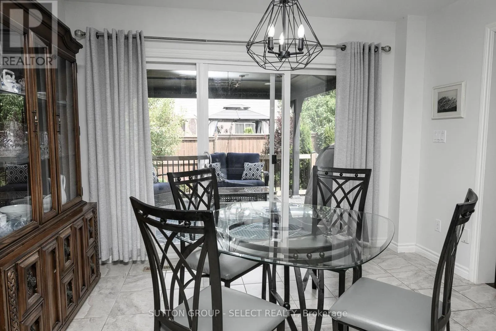 7 AMBLESIDE DRIVE