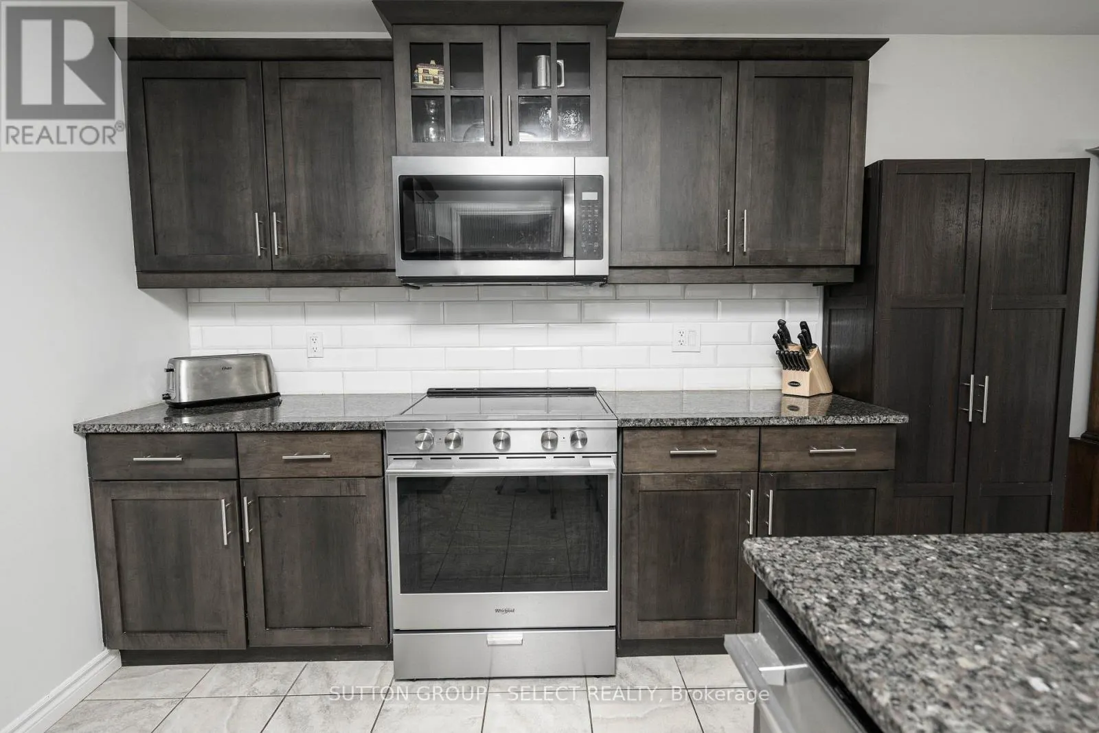 7 AMBLESIDE DRIVE