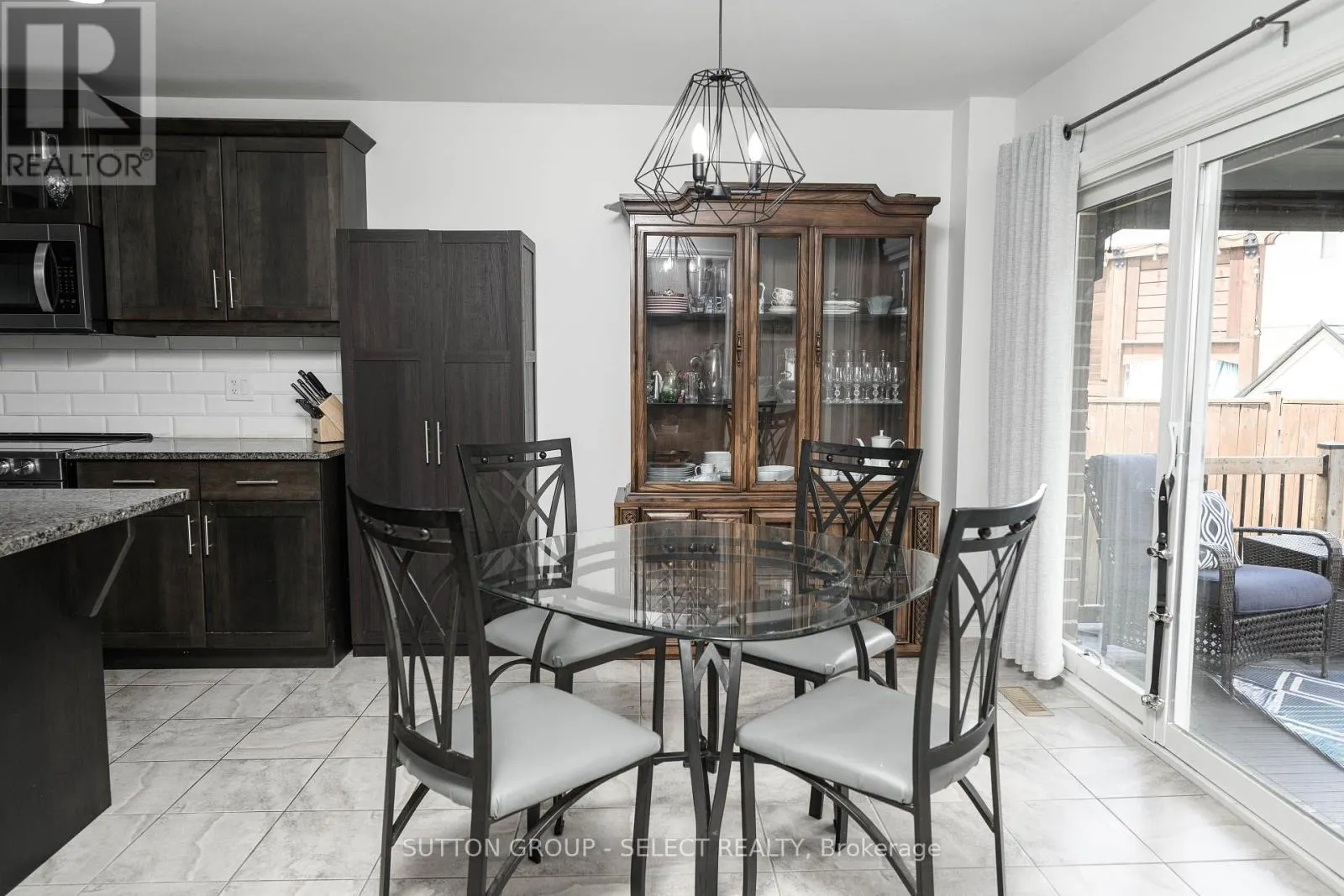 7 AMBLESIDE DRIVE