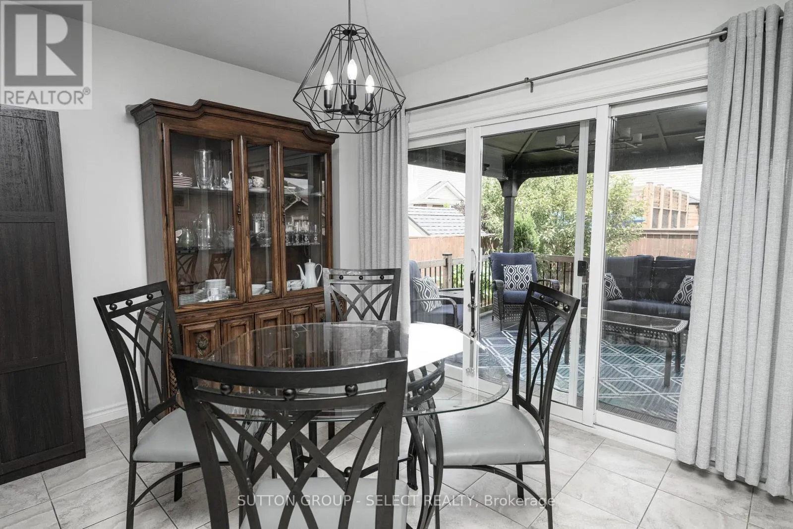7 AMBLESIDE DRIVE