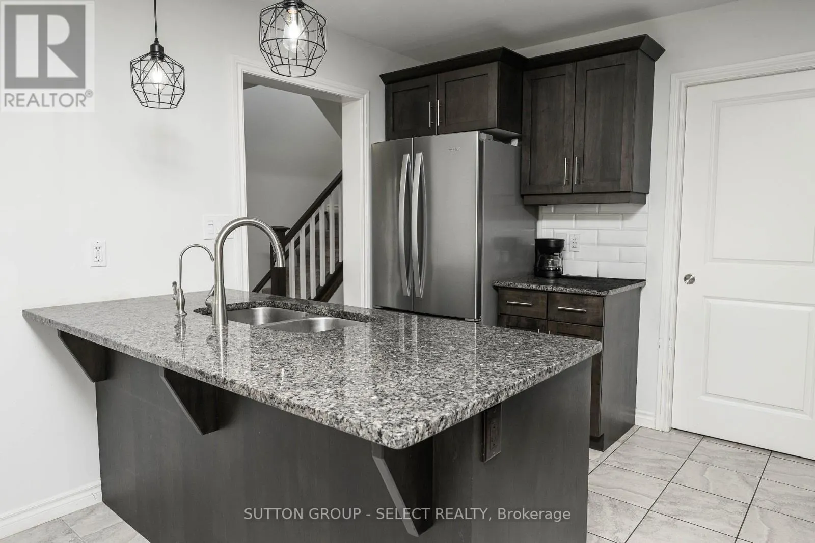 7 AMBLESIDE DRIVE