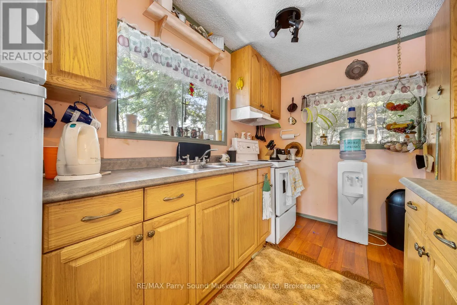20 PENINSULA TRAIL