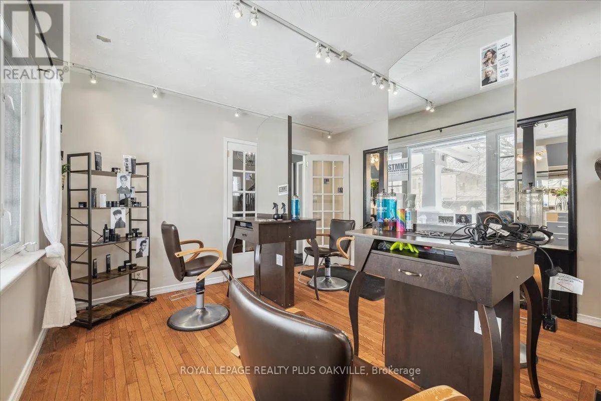 294 DUNDAS STREET E