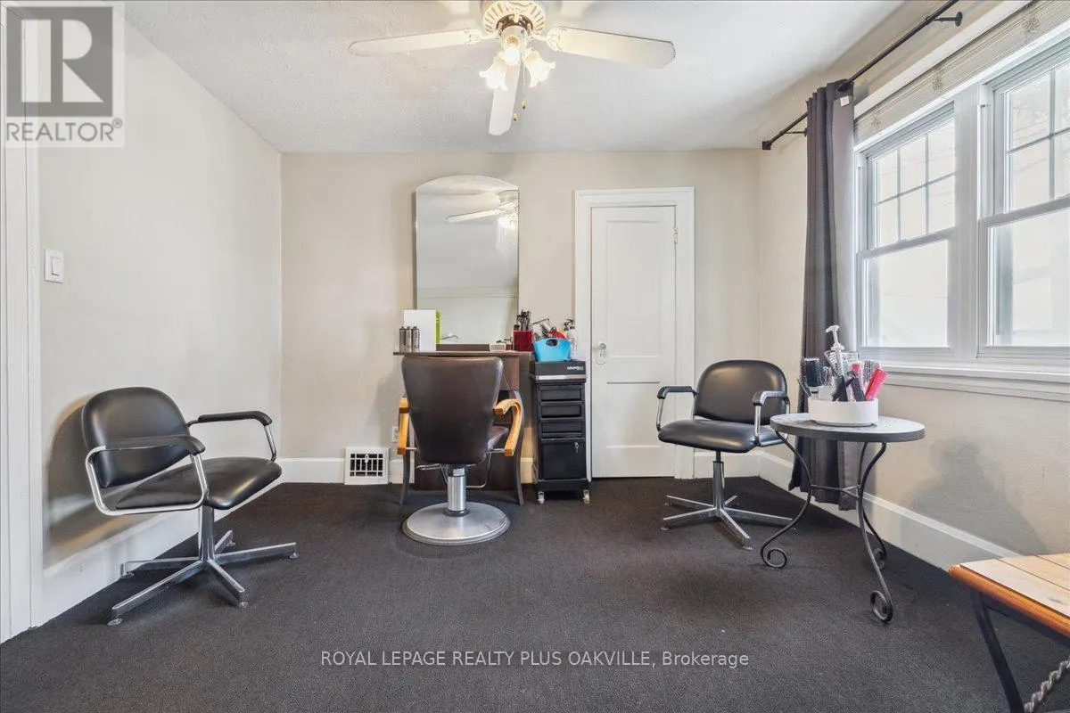 294 DUNDAS STREET E