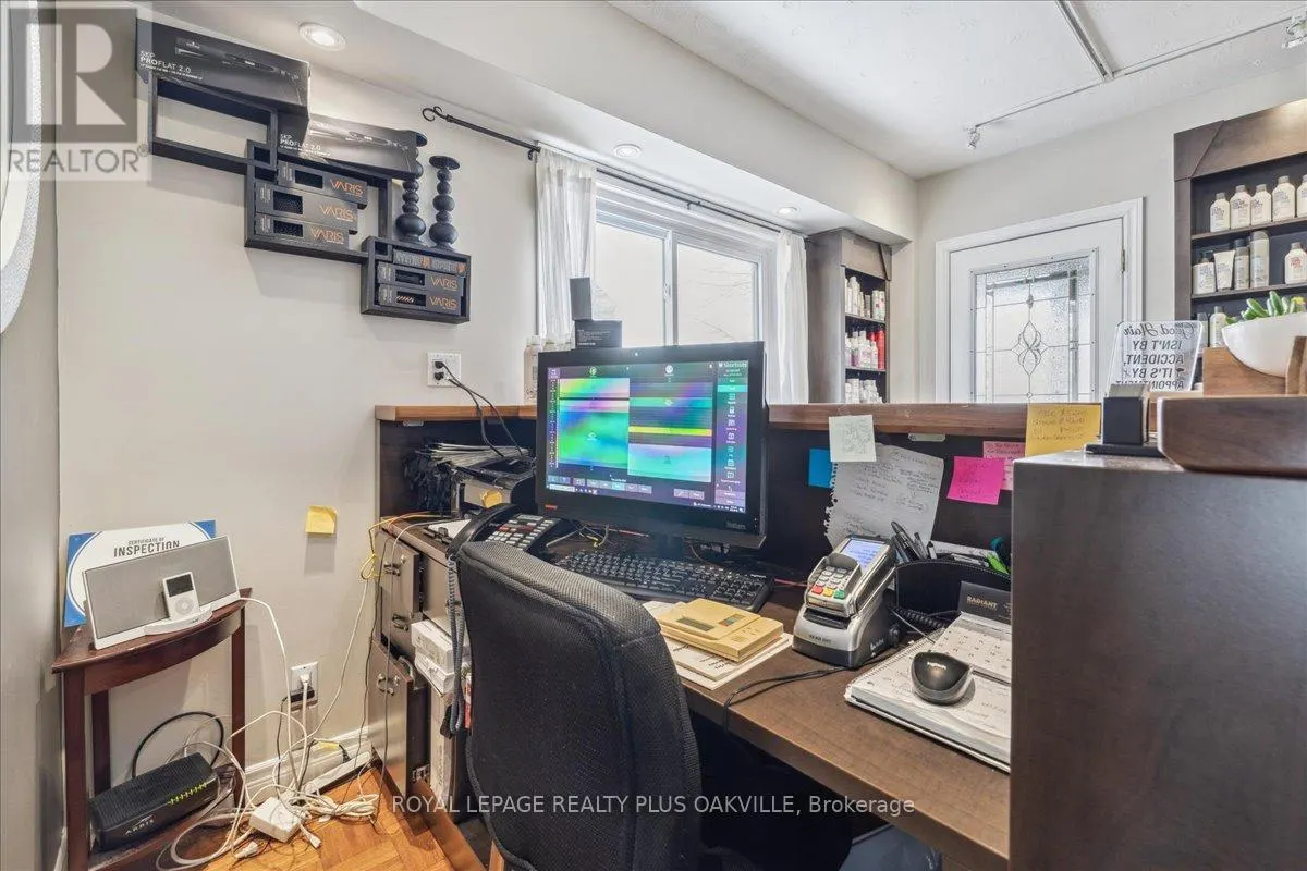 294 DUNDAS STREET E