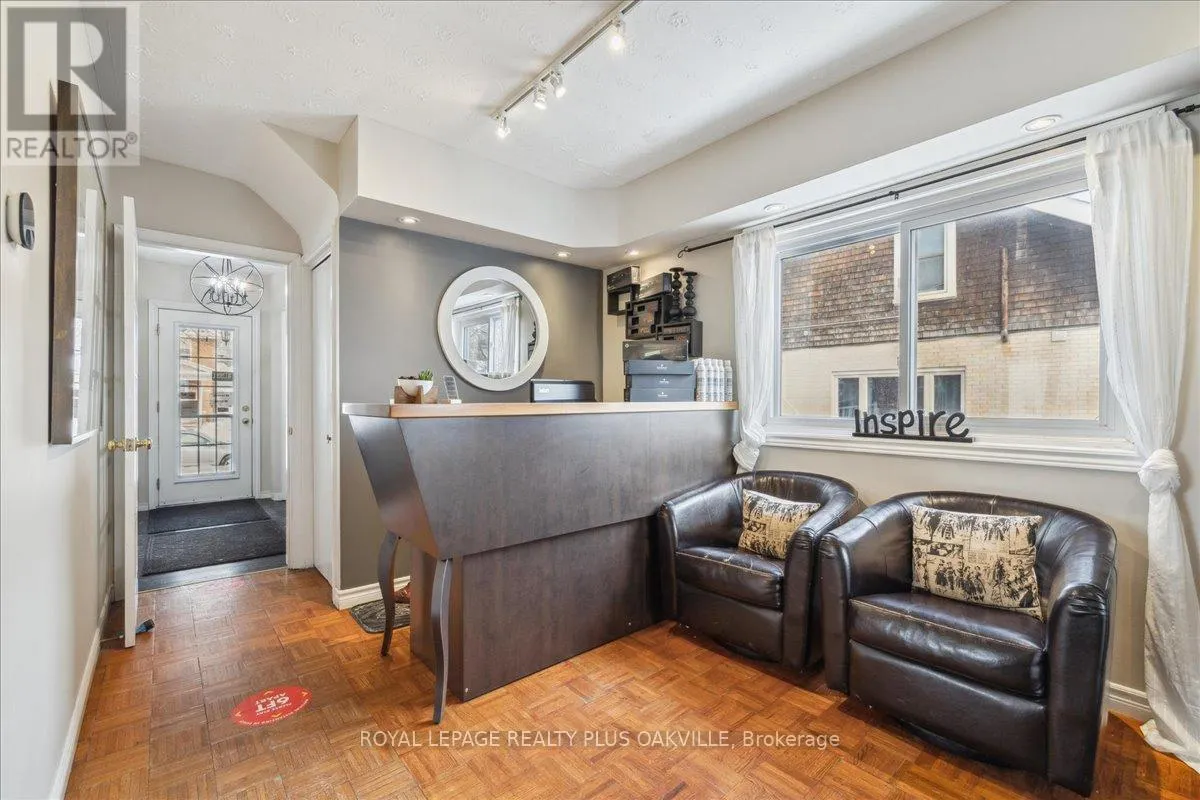 294 DUNDAS STREET E