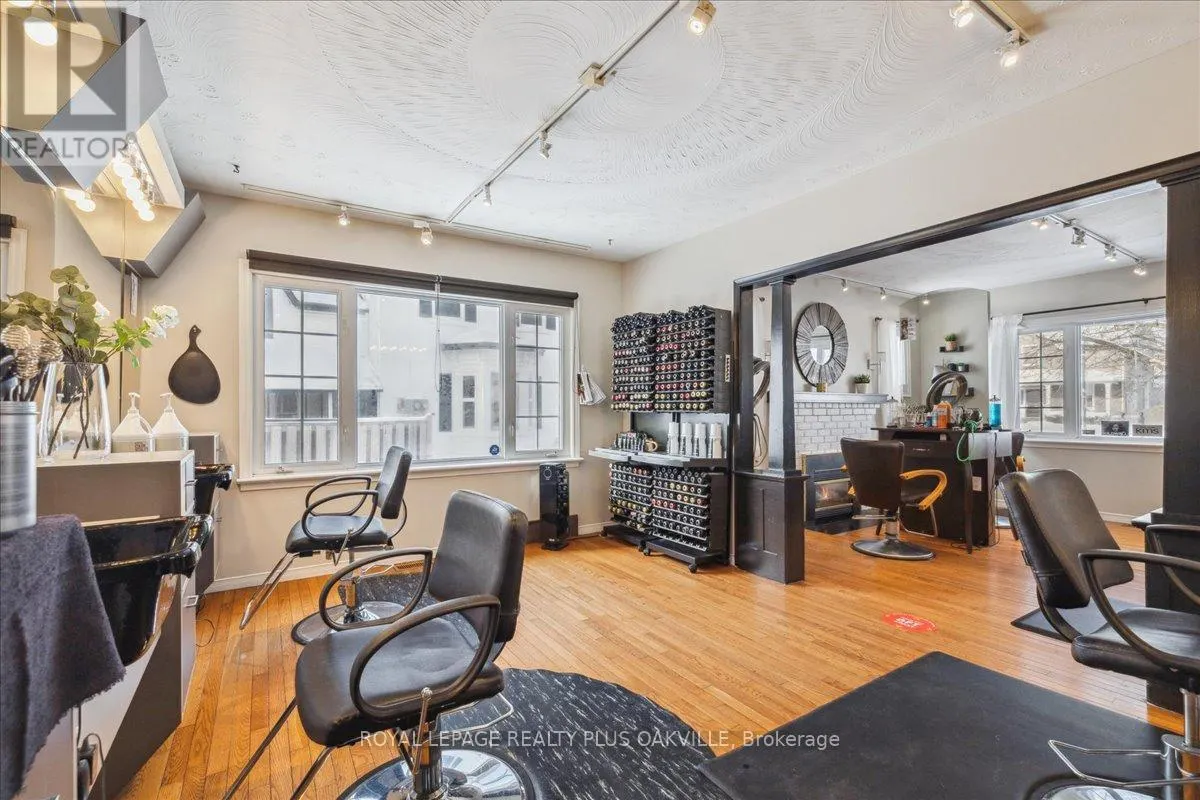 294 DUNDAS STREET E
