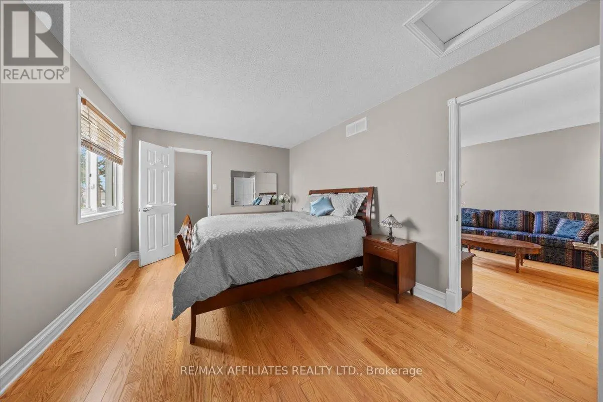 1694 TOULOUSE CRESCENT