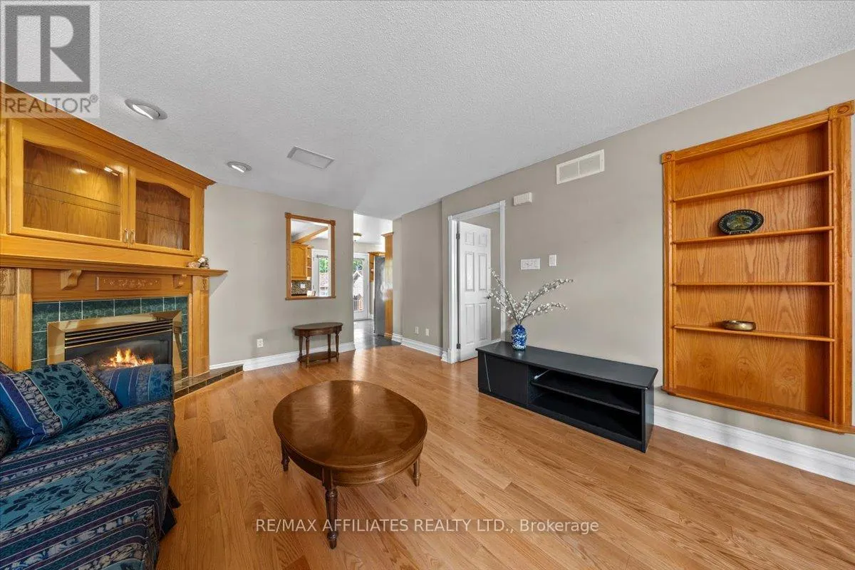 1694 TOULOUSE CRESCENT