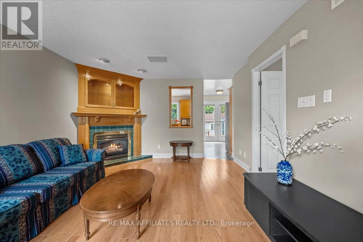 1694 TOULOUSE CRESCENT