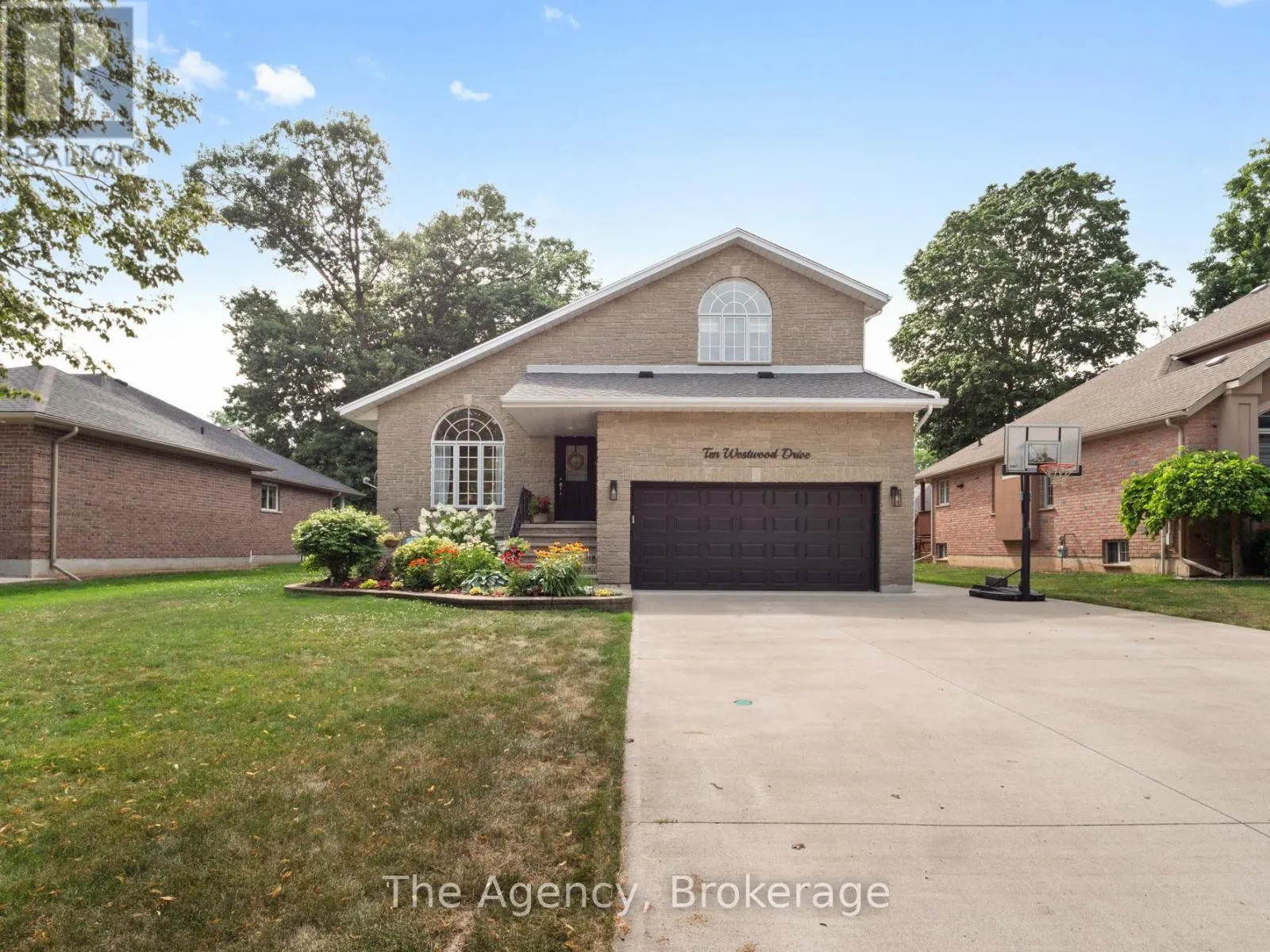 10 WESTWOOD DRIVE