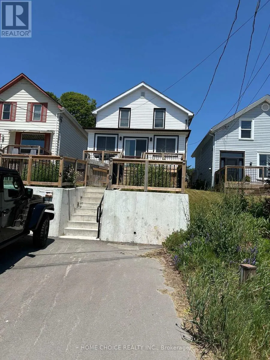 30 ALEXANDER STREET W