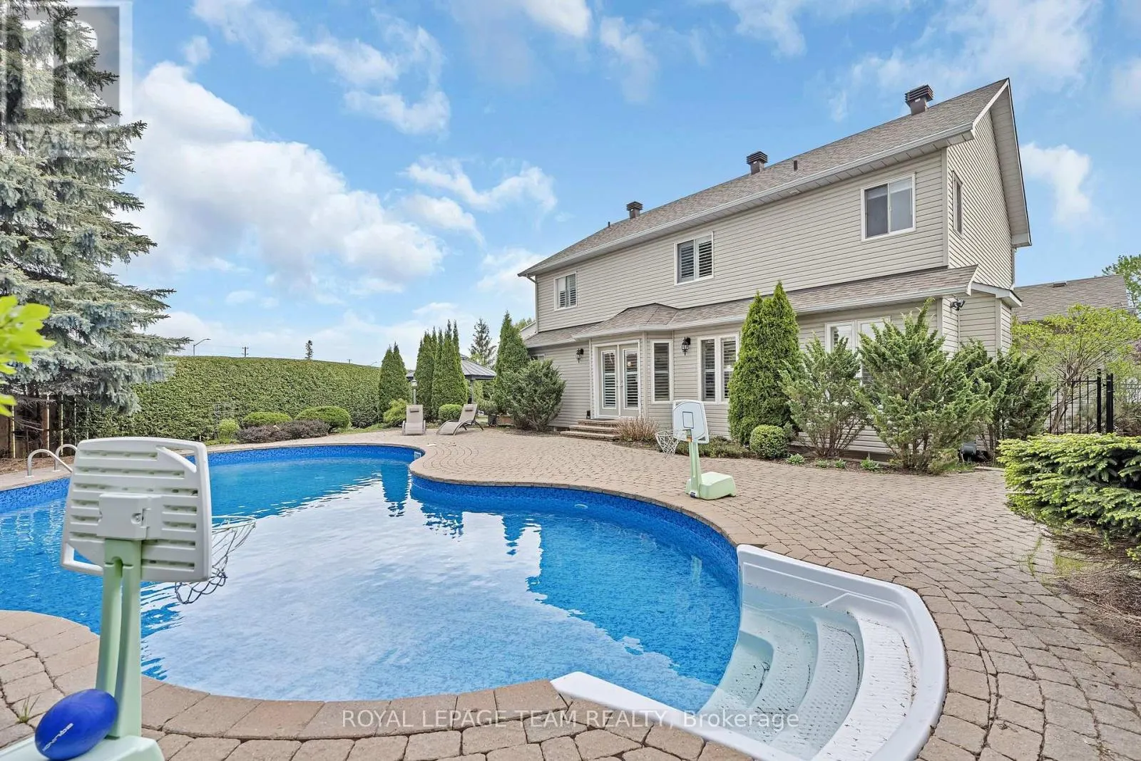 27 HERITAGE GROVE CRESCENT