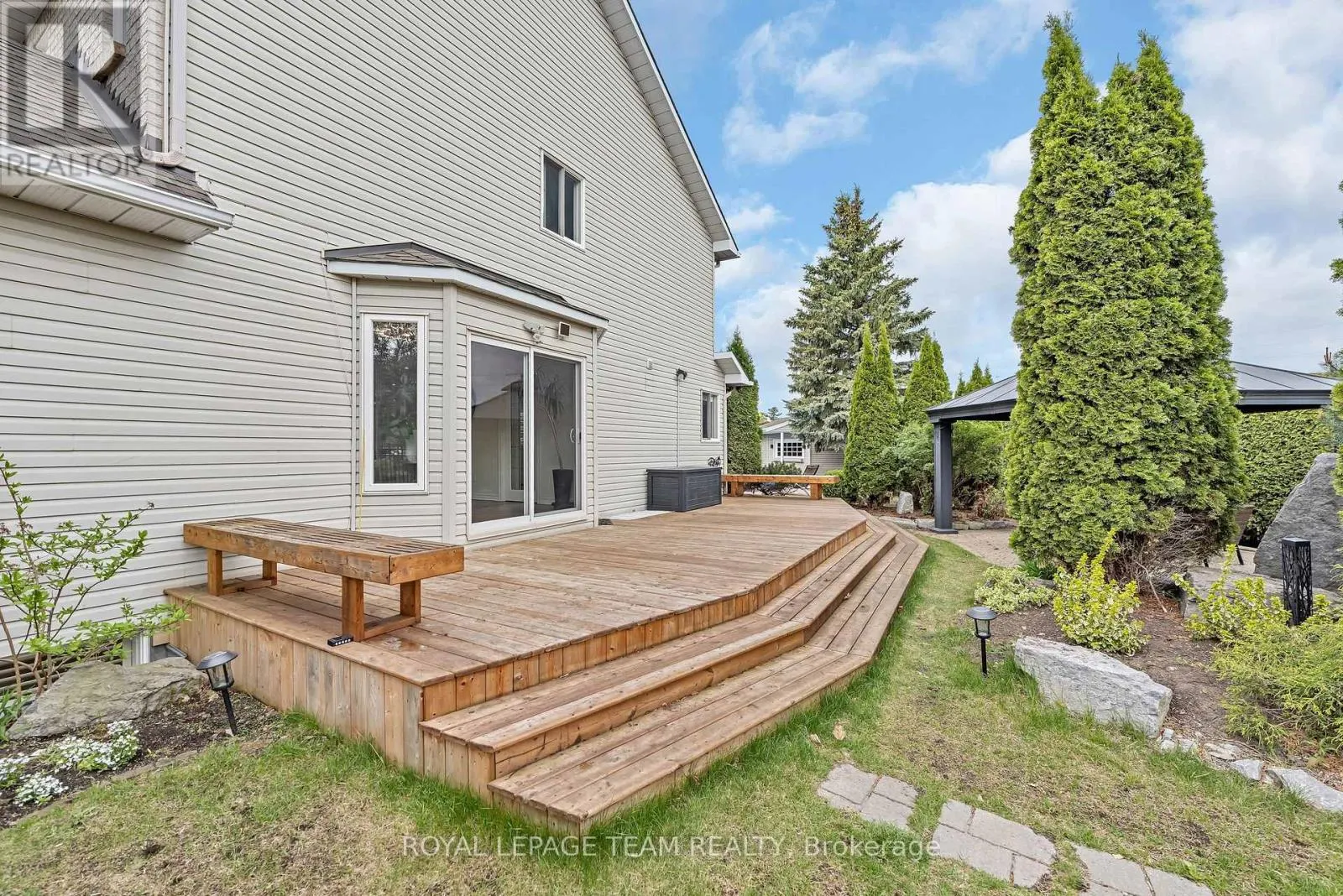 27 HERITAGE GROVE CRESCENT