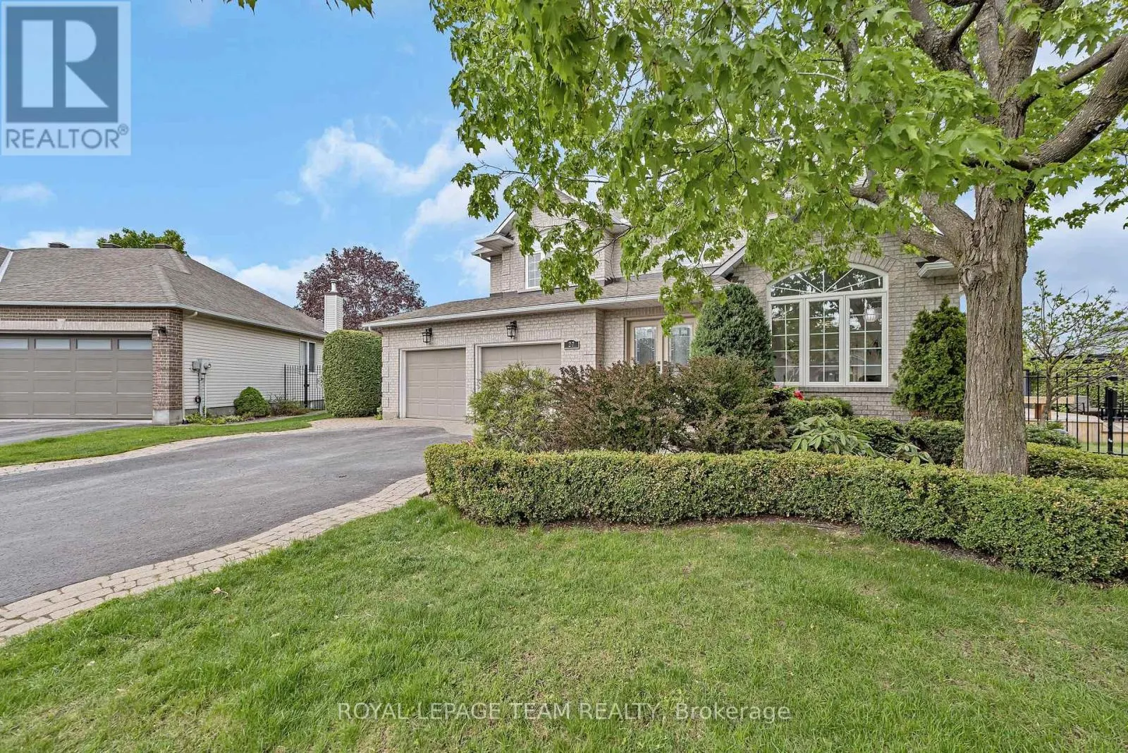 27 HERITAGE GROVE CRESCENT