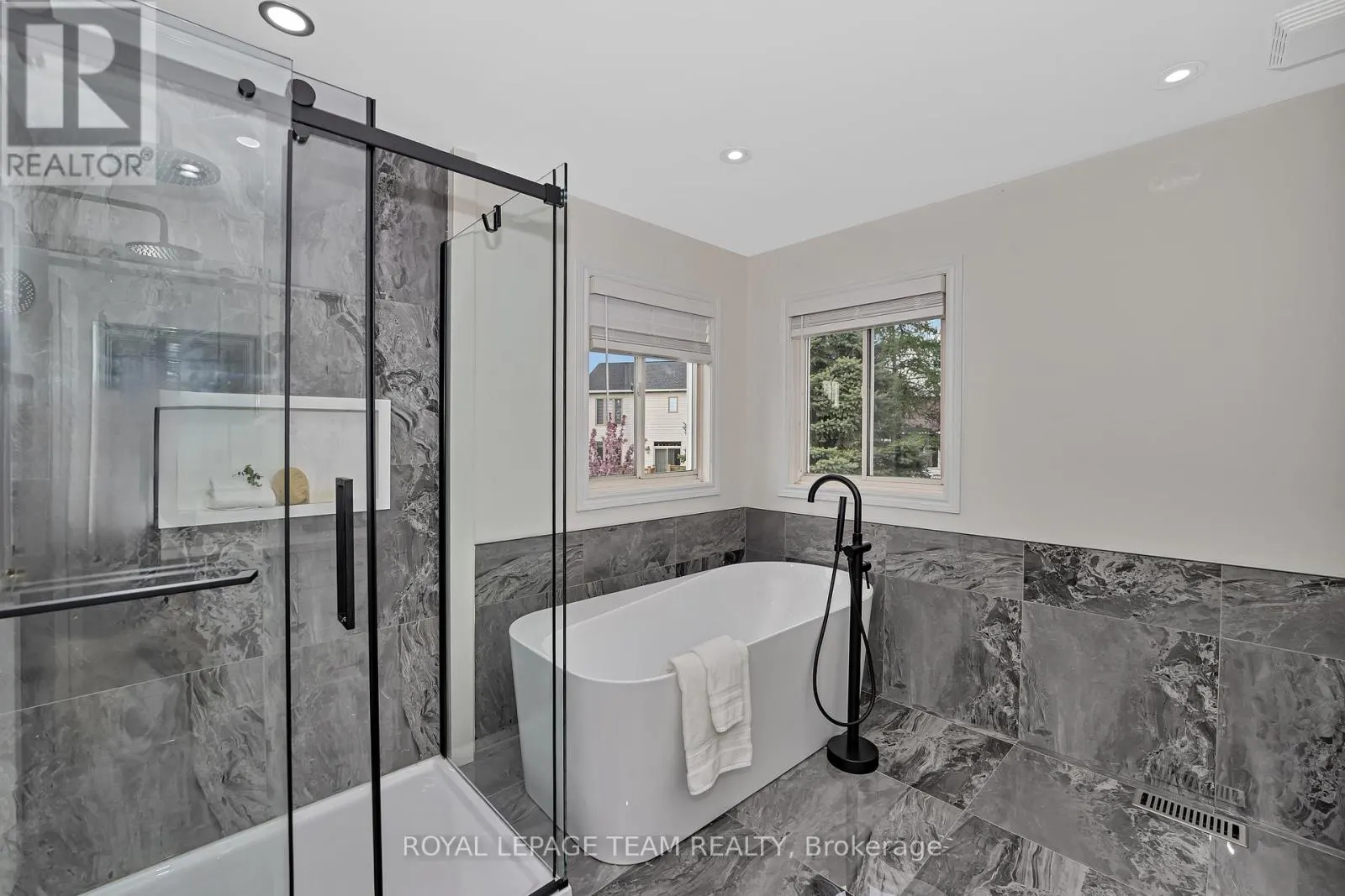 27 HERITAGE GROVE CRESCENT