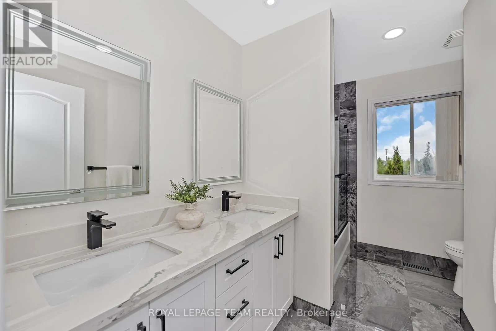 27 HERITAGE GROVE CRESCENT