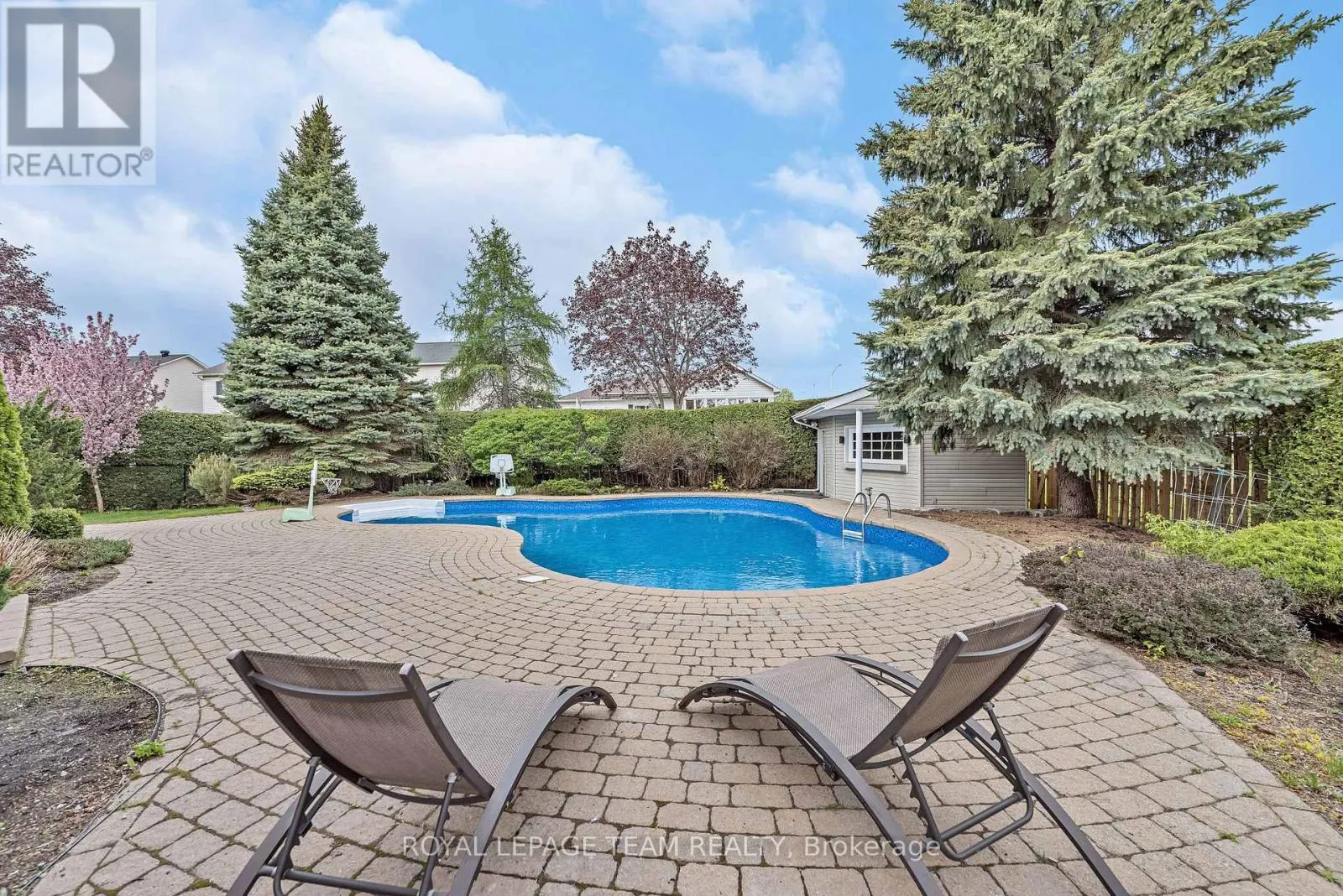 27 HERITAGE GROVE CRESCENT