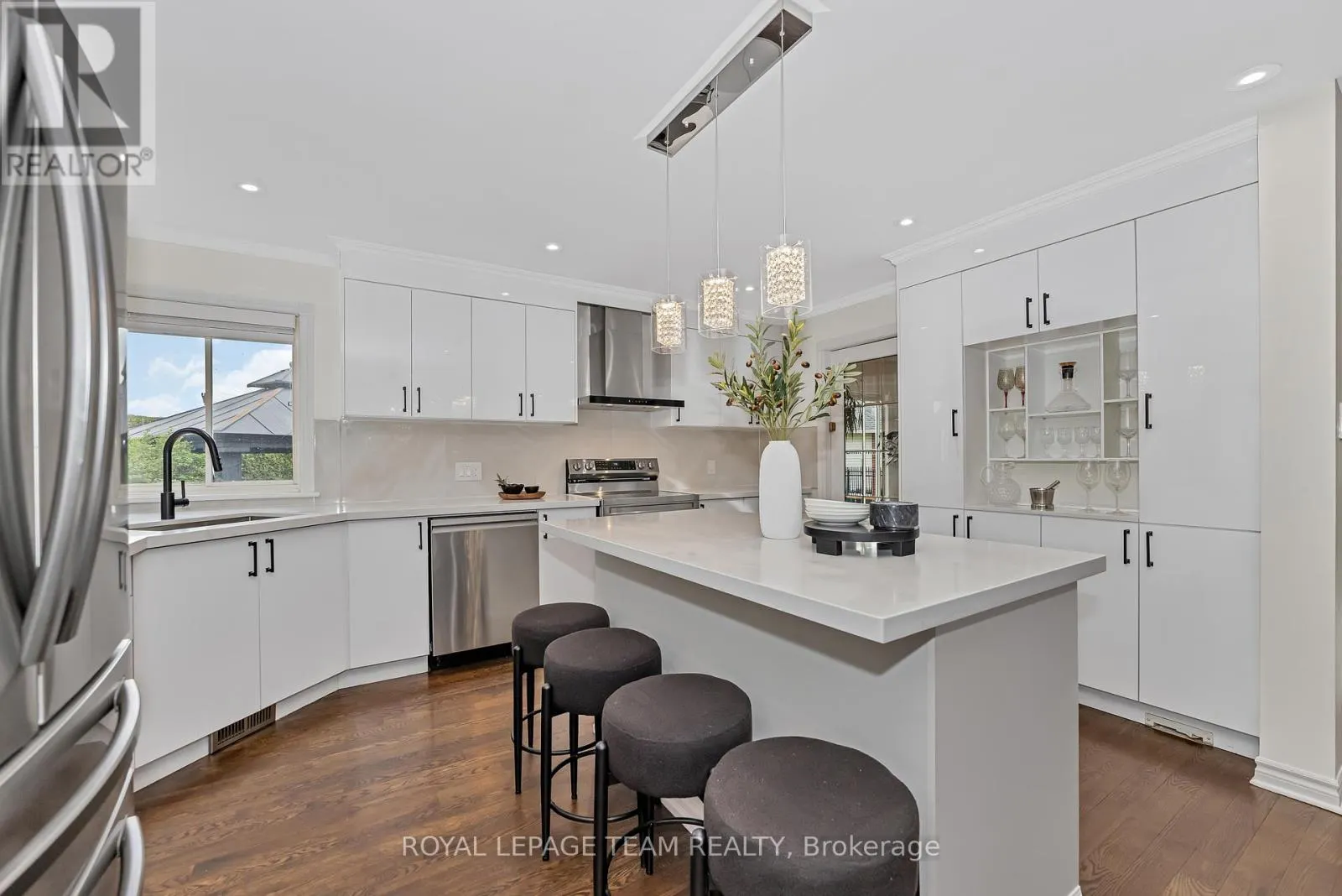 27 HERITAGE GROVE CRESCENT