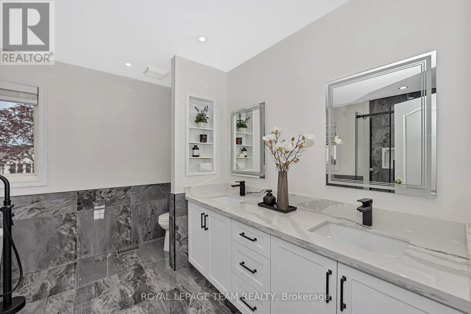 27 HERITAGE GROVE CRESCENT