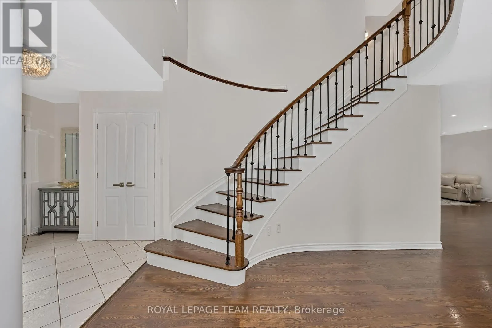 27 HERITAGE GROVE CRESCENT