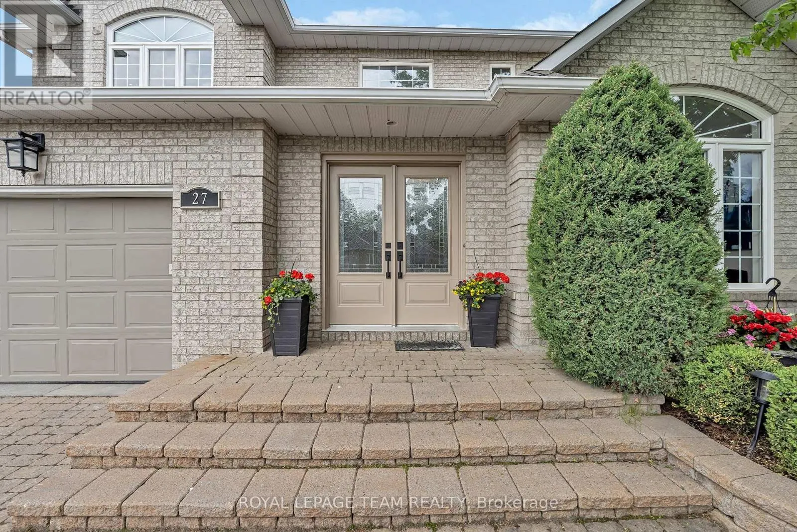 27 HERITAGE GROVE CRESCENT