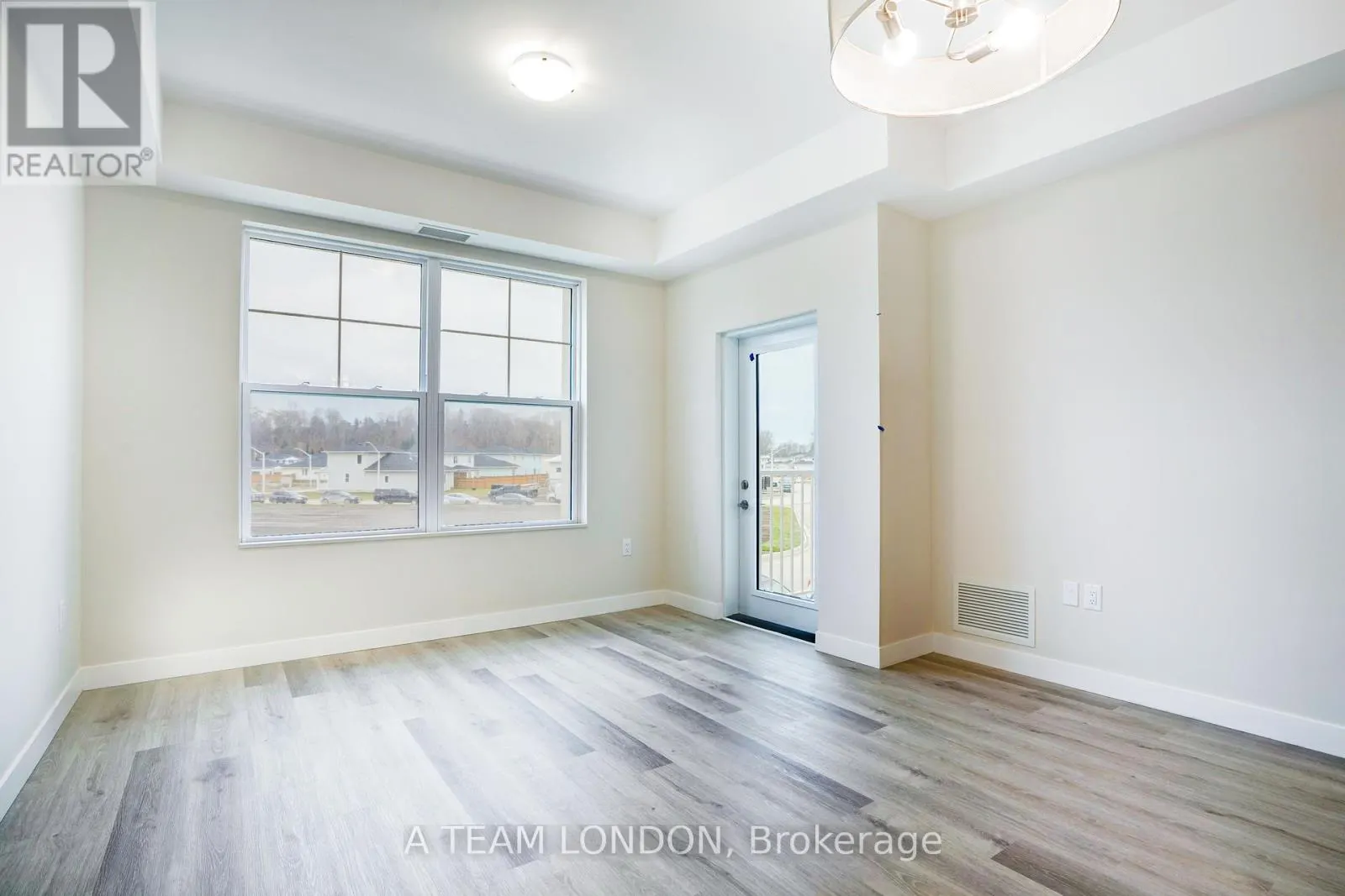 204 - 100 THE PROMENADE, #204