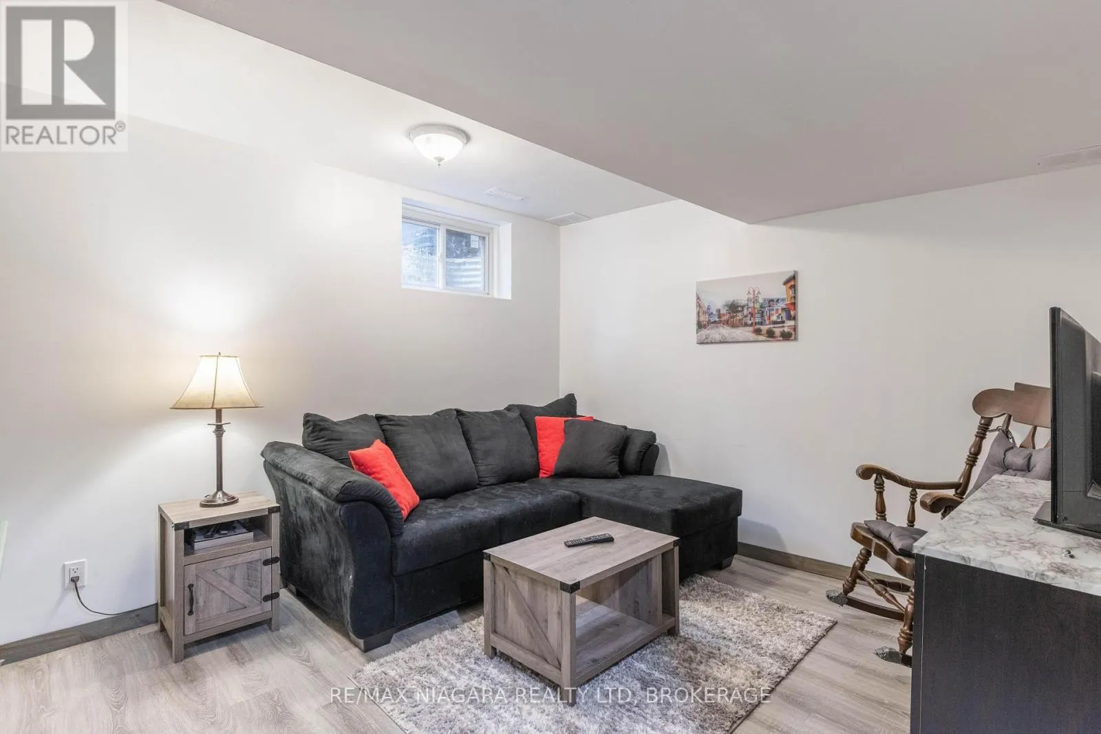 203 CAMBRIDGE ROAD E