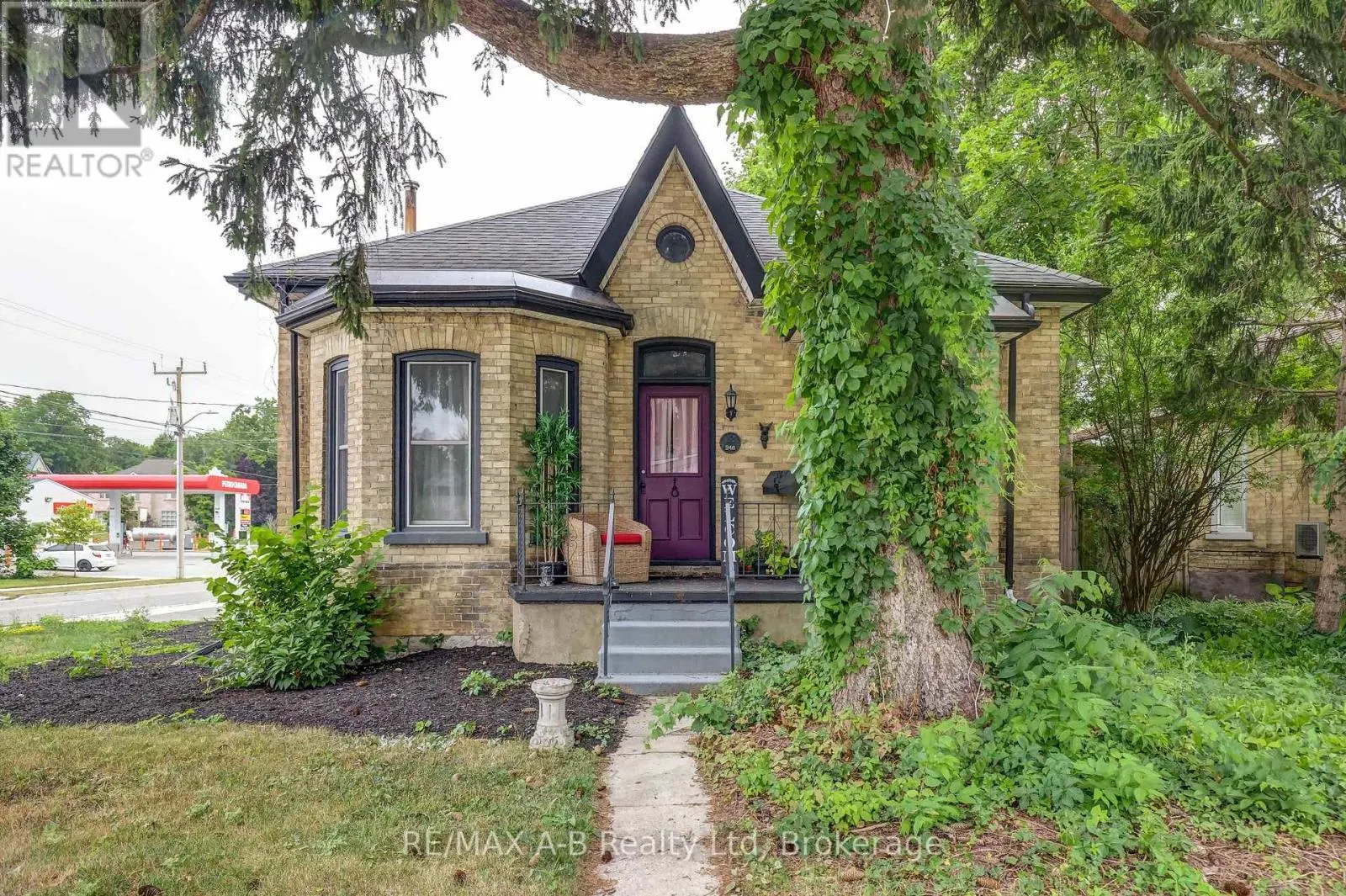 246 WELLINGTON STREET