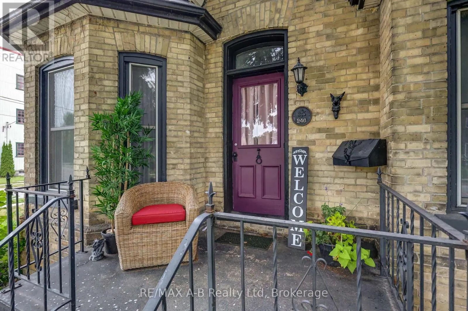 246 WELLINGTON STREET