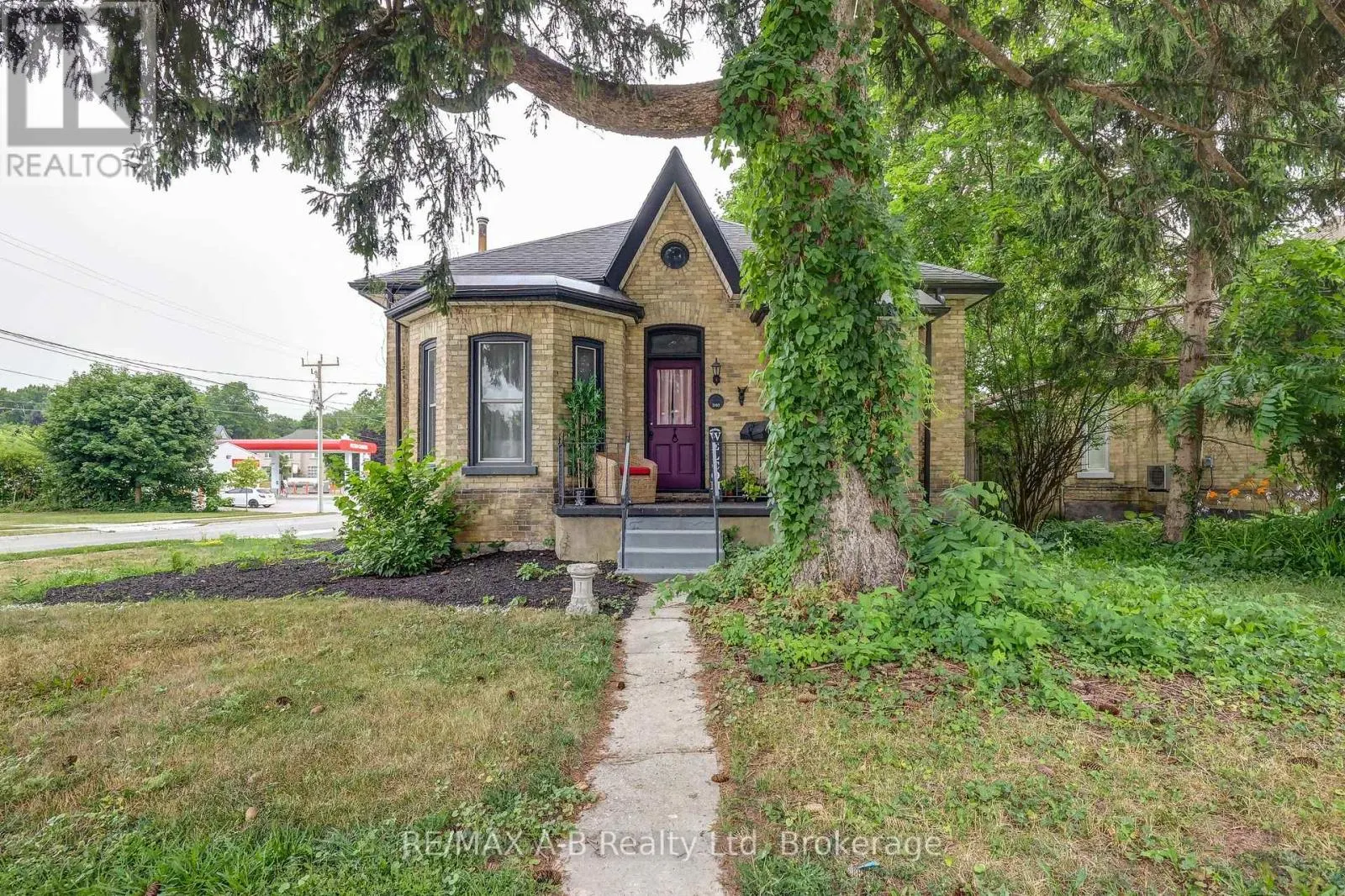 246 WELLINGTON STREET