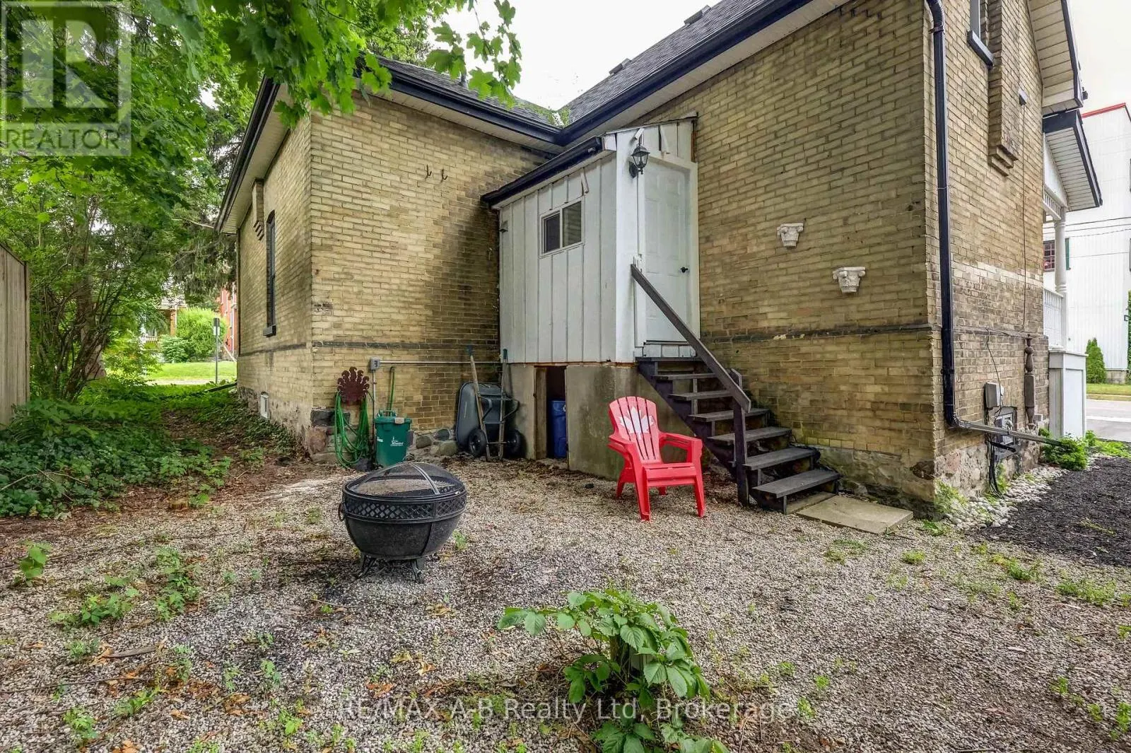 246 WELLINGTON STREET