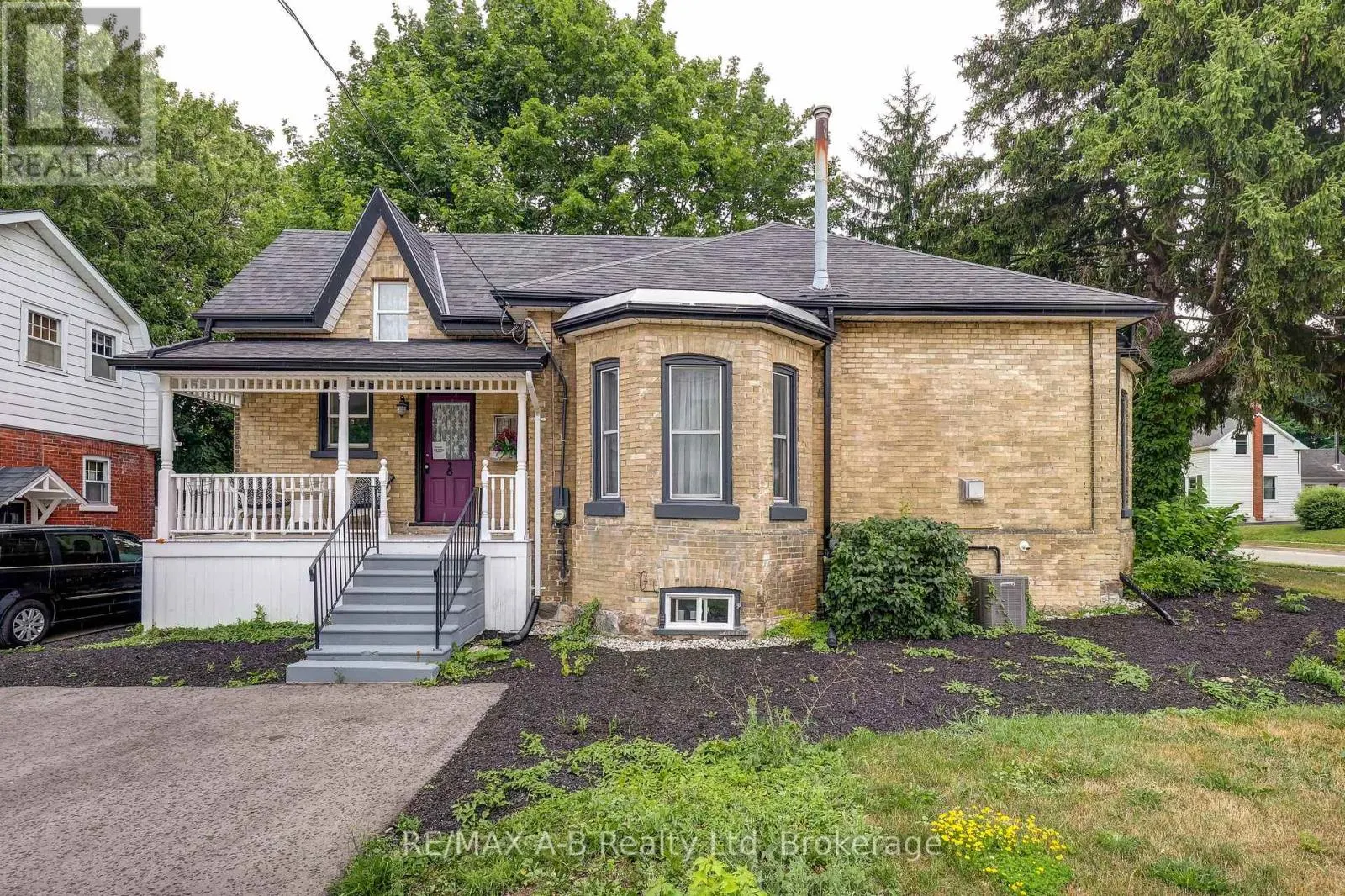 246 WELLINGTON STREET