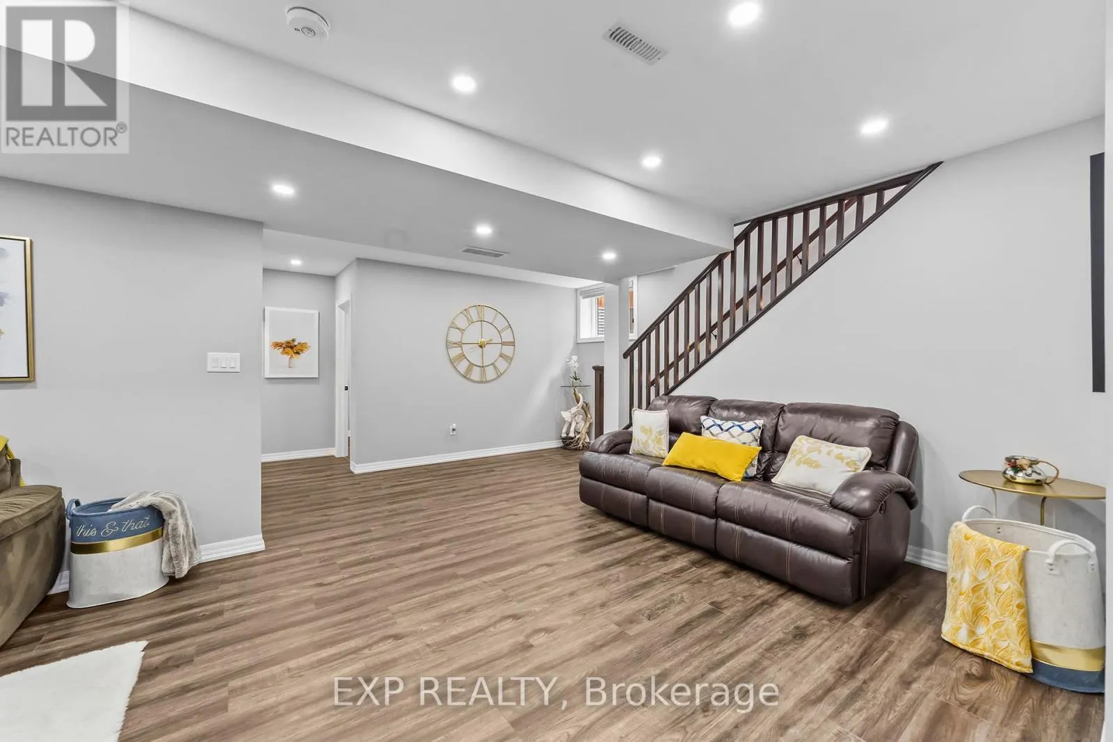 25 FOX HOLLOW COURT