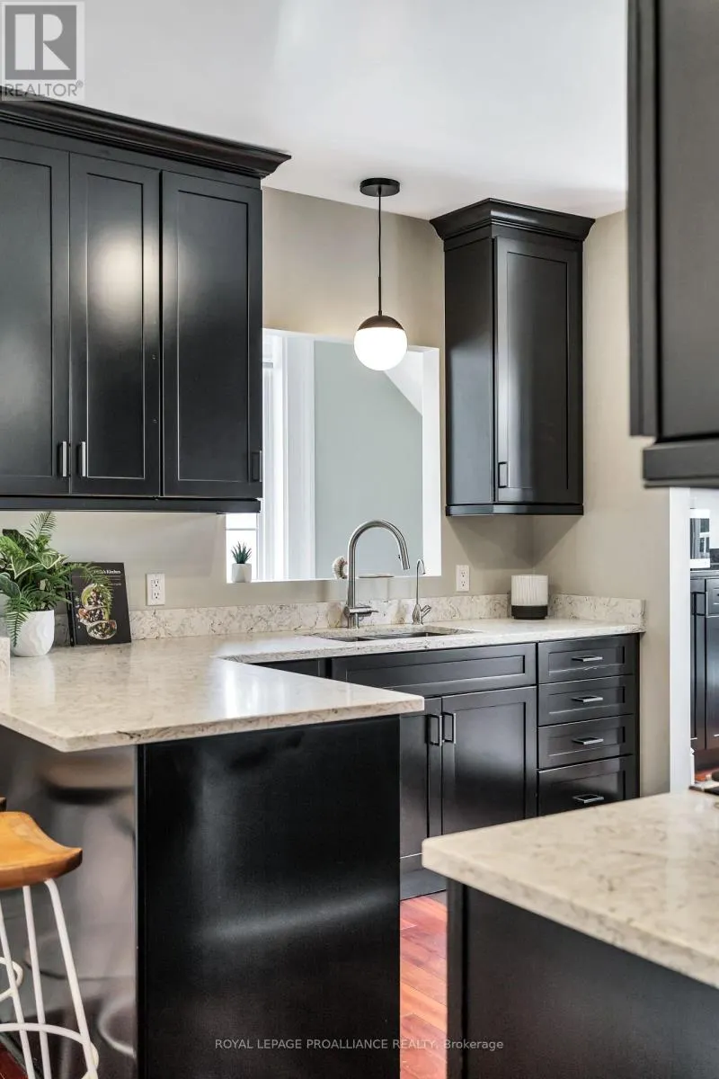 3 - 99 BRIDGE STREET E, #3