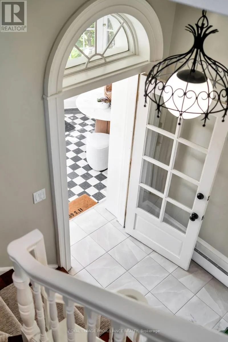 3 - 99 BRIDGE STREET E, #3