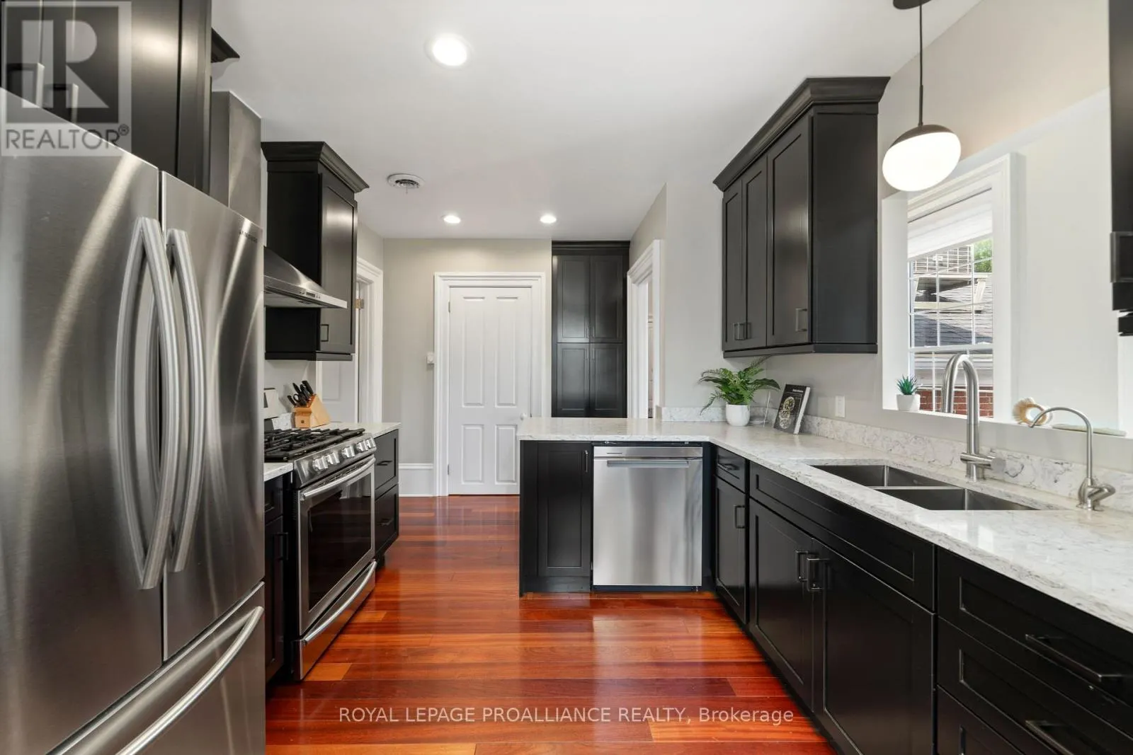3 - 99 BRIDGE STREET E, #3