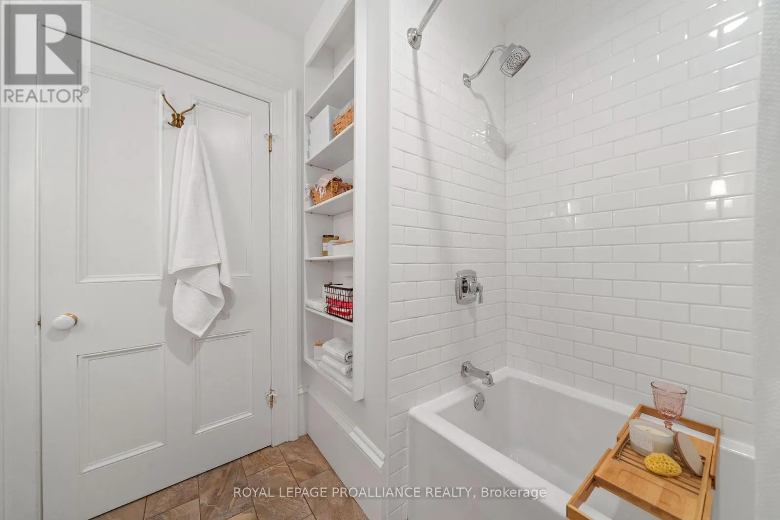 3 - 99 BRIDGE STREET E, #3