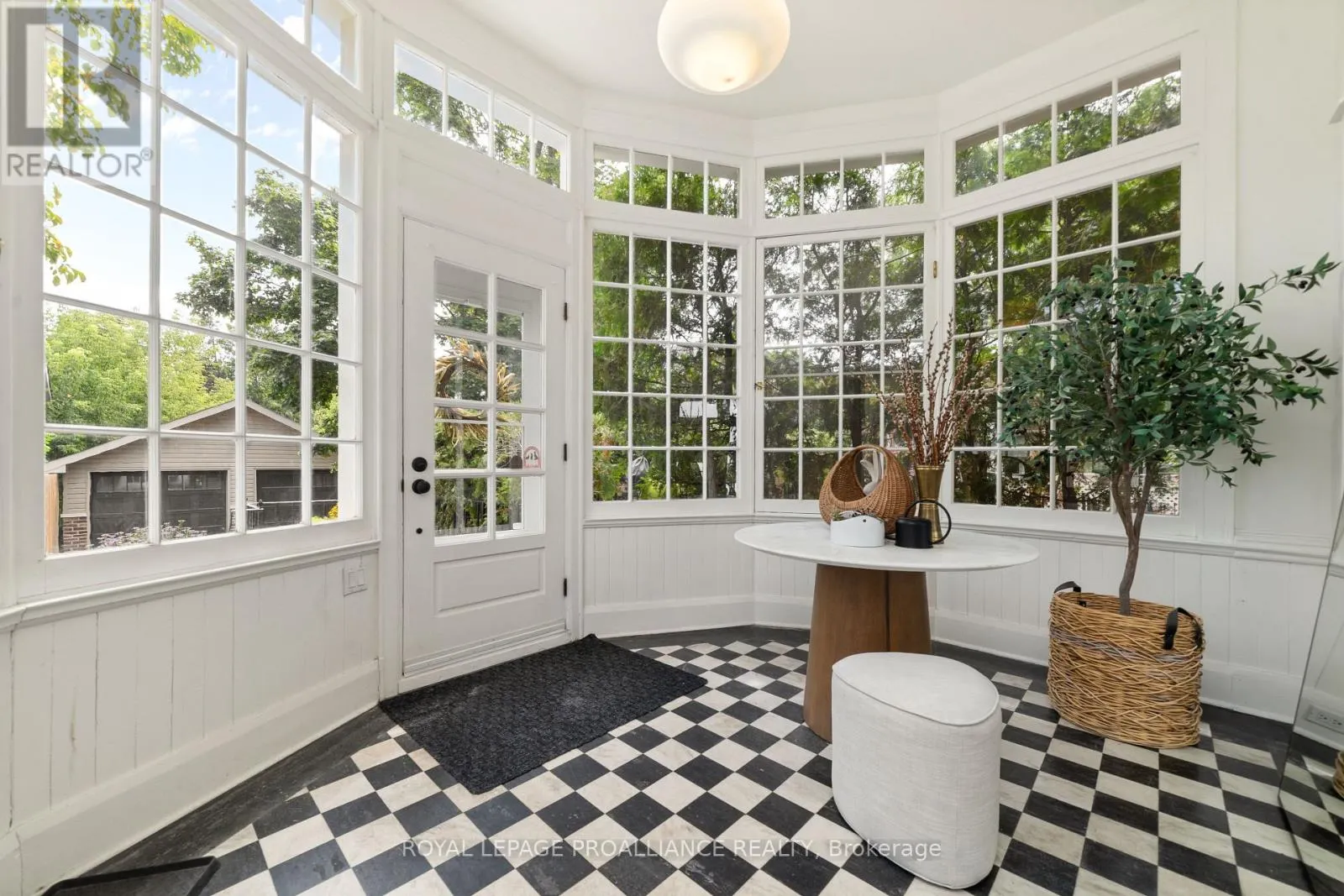3 - 99 BRIDGE STREET E, #3