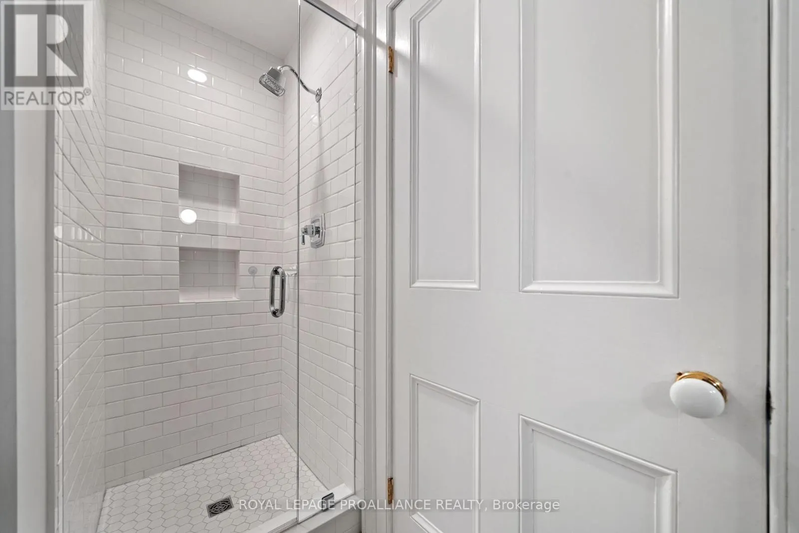 3 - 99 BRIDGE STREET E, #3
