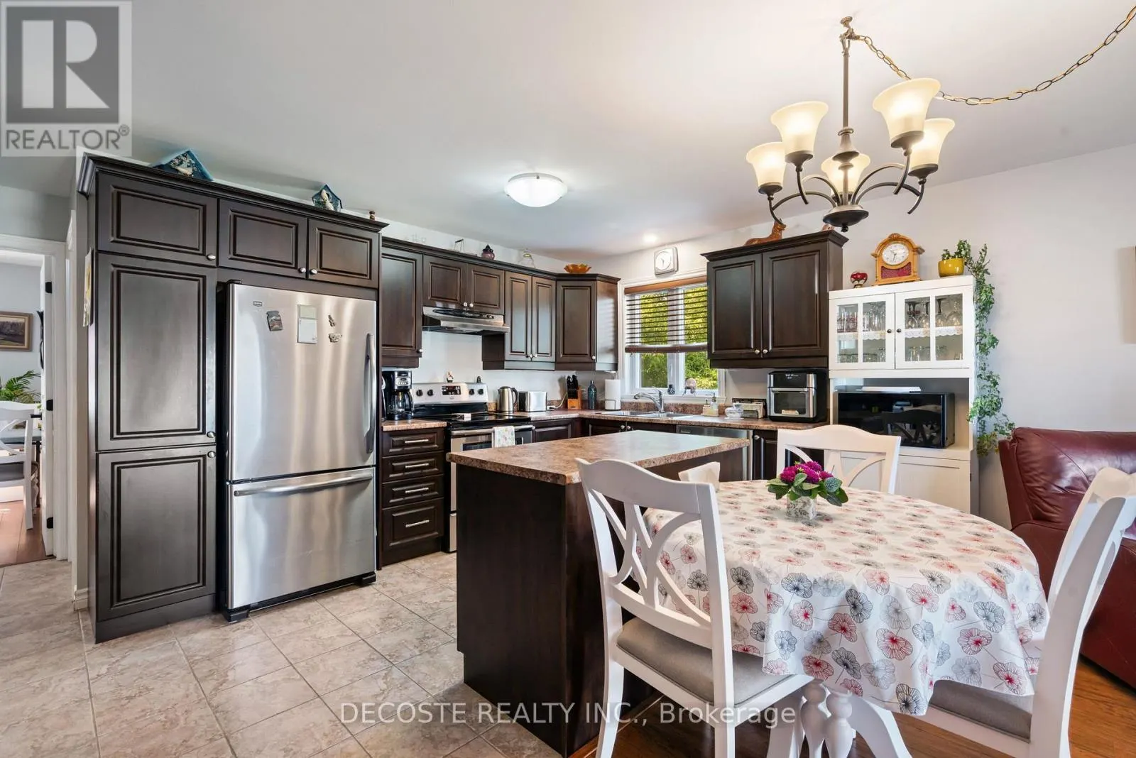4 - 508 MASSIE CRESCENT